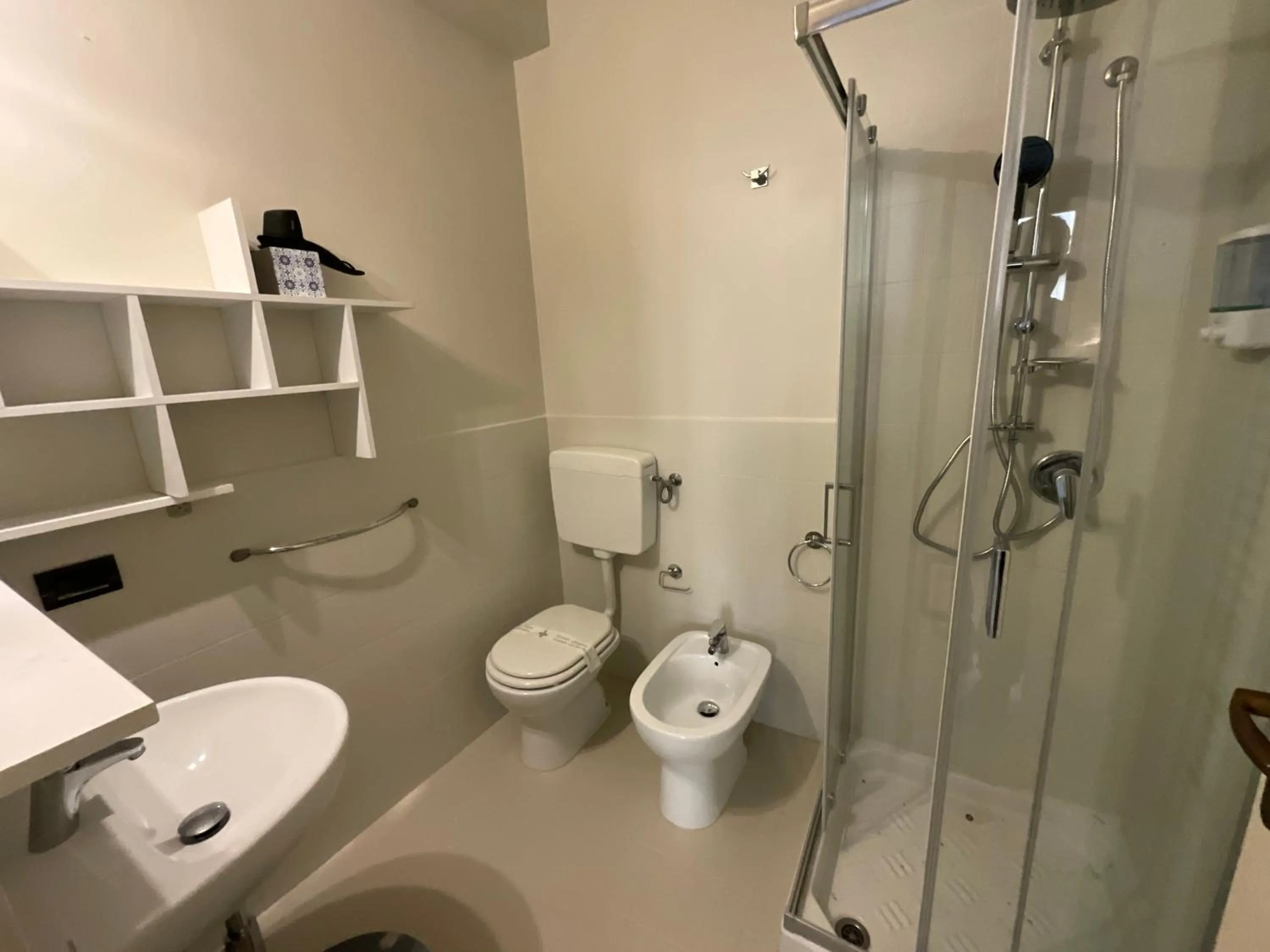 Shower in Azzurretta Guest House