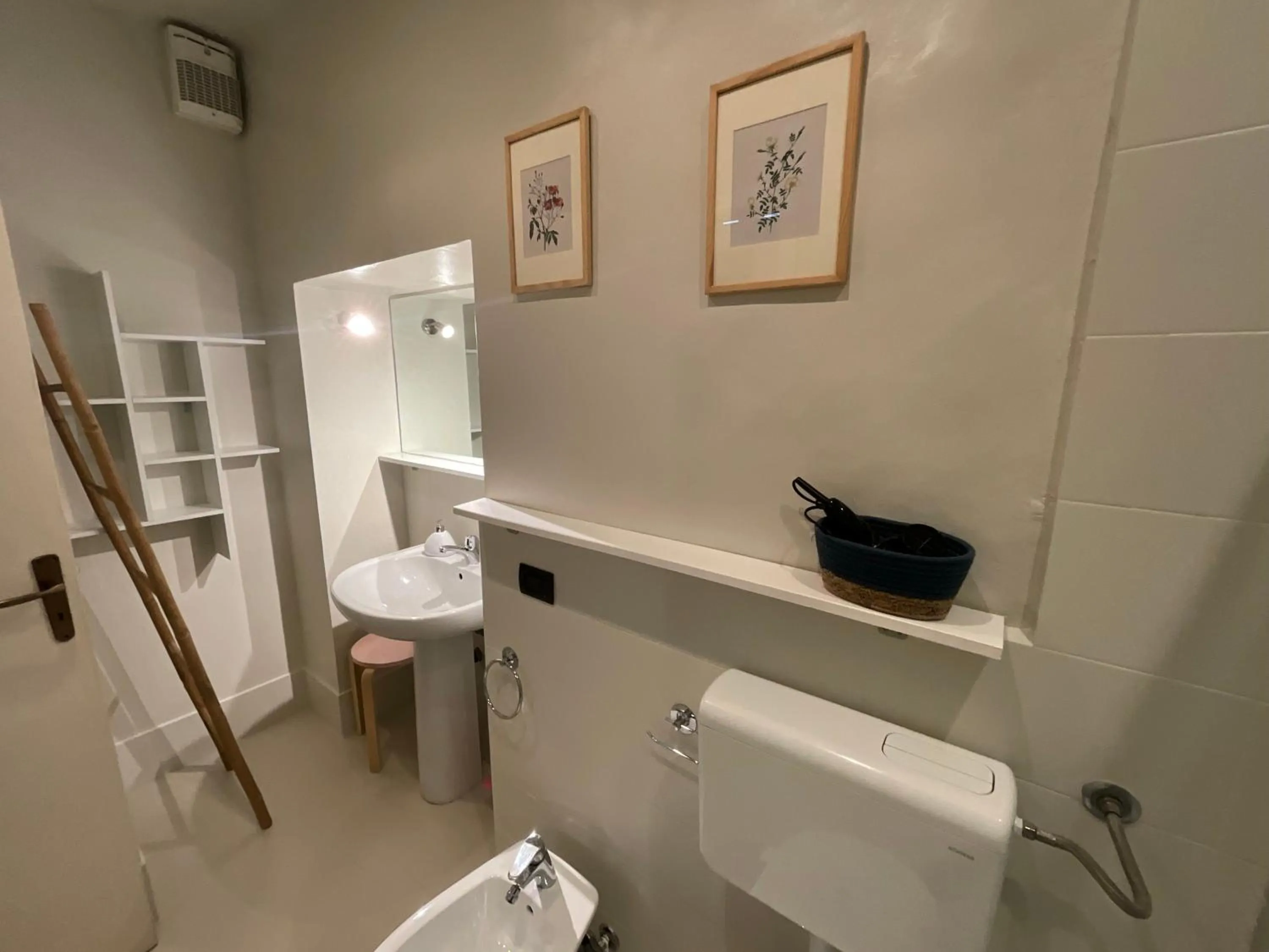 Shower in Azzurretta Guest House