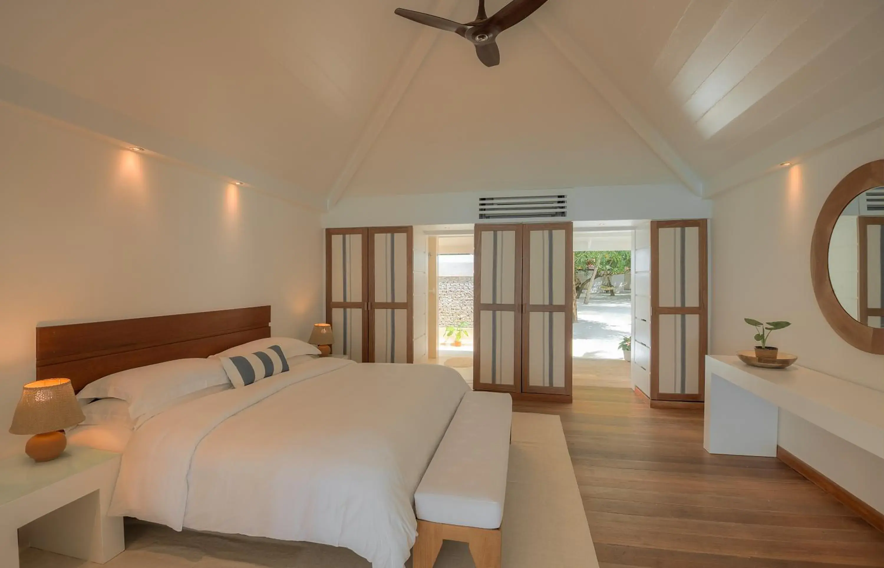 Bedroom, Bed in Diamonds Athuruga Maldives Resort & Spa Bedroom, Bed in Diamonds Athuruga Maldives Resort & Spa