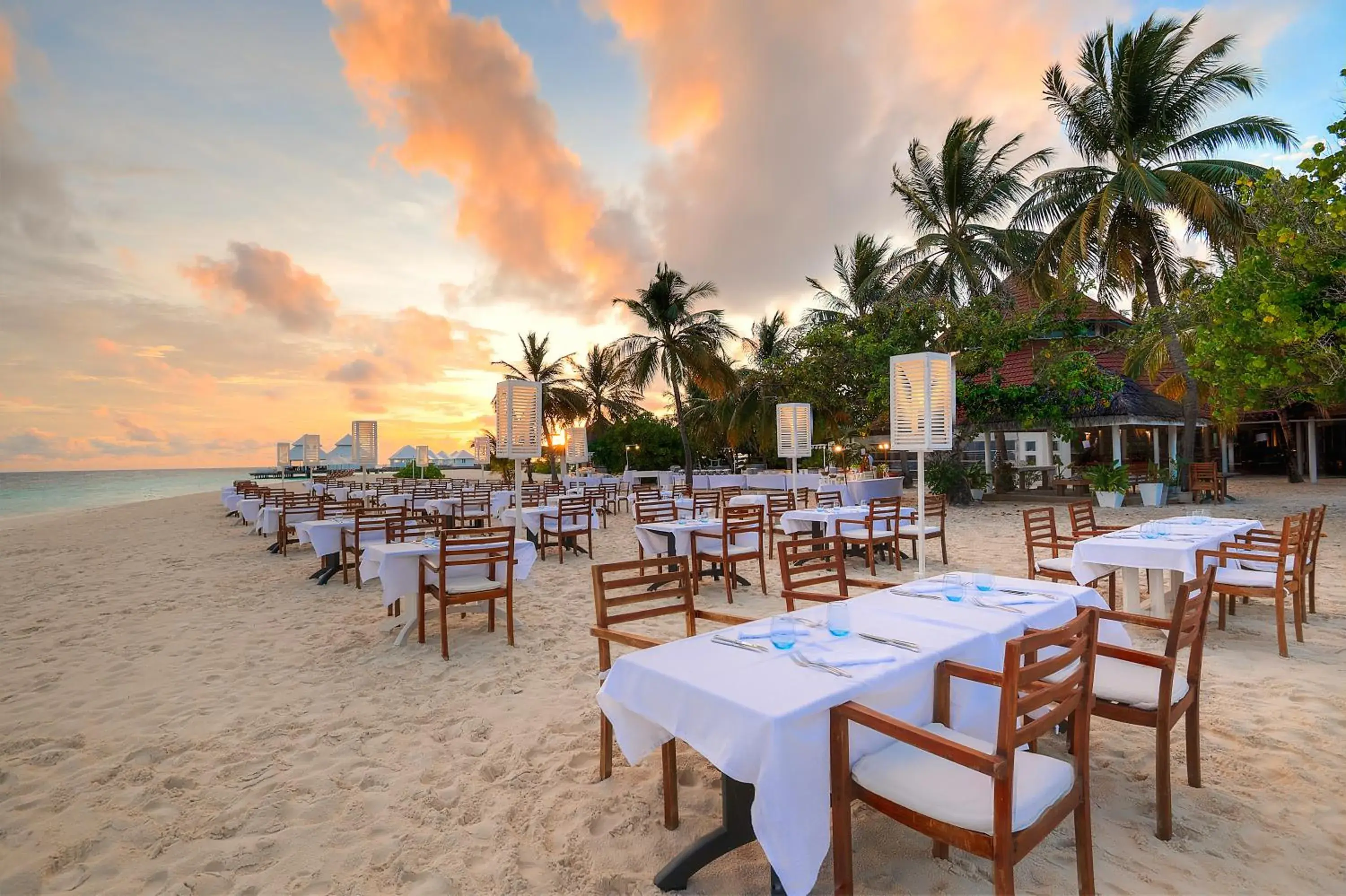 Restaurant/places to eat in Diamonds Athuruga Maldives Resort & Spa Restaurant/places to eat in Diamonds Athuruga Maldives Resort & Spa