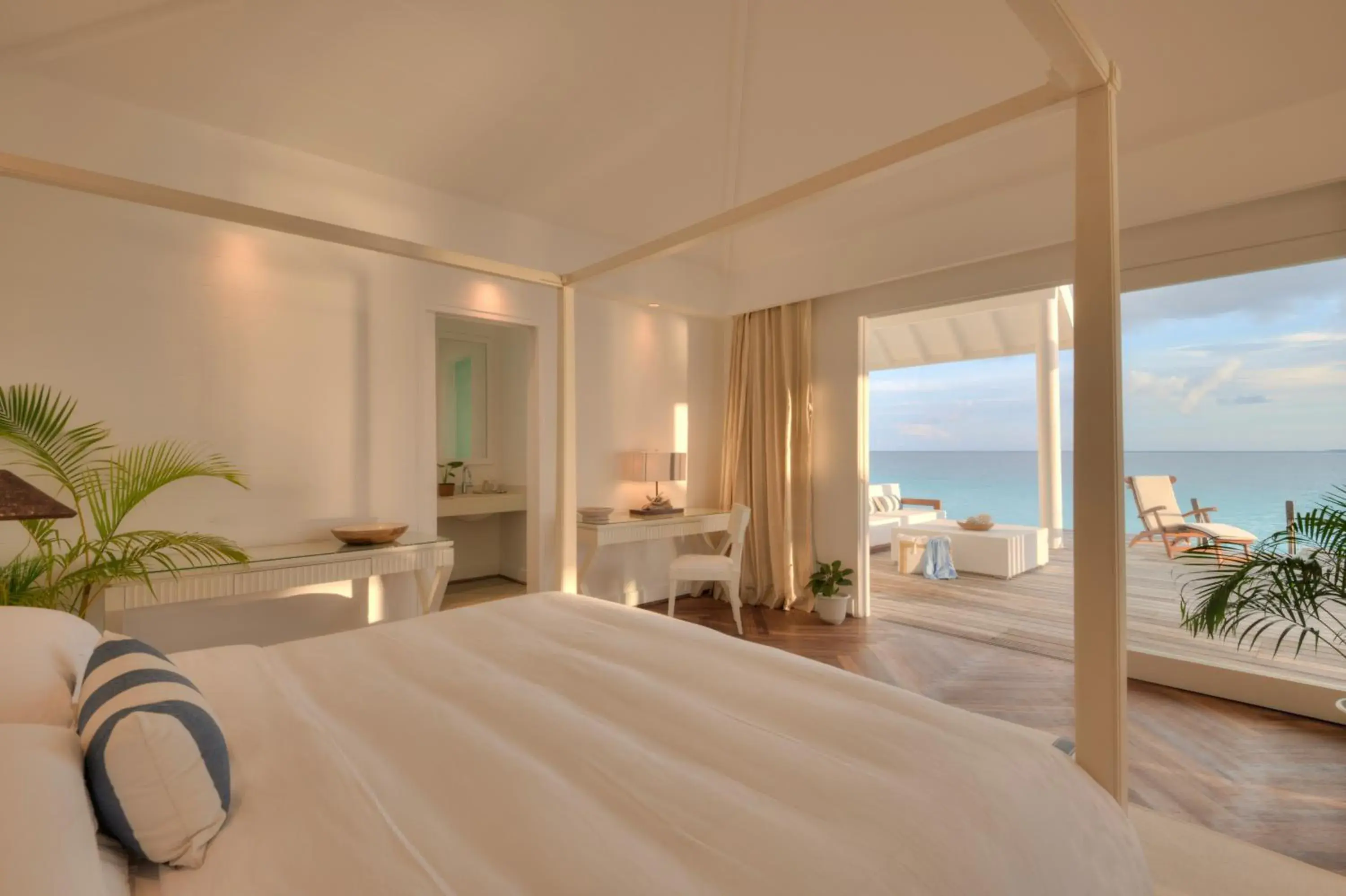 Bedroom, Bed in Diamonds Athuruga Maldives Resort & Spa Bedroom, Bed in Diamonds Athuruga Maldives Resort & Spa