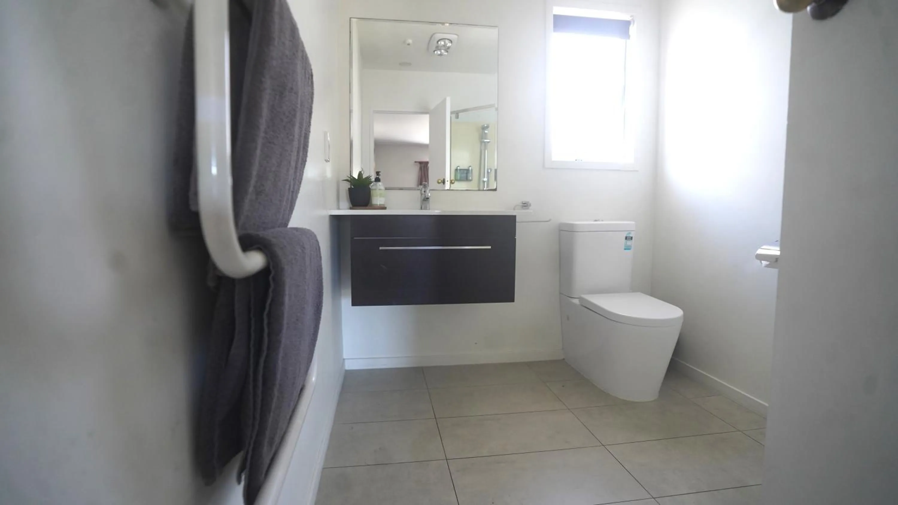 Toilet in Abbey Motor Lodge