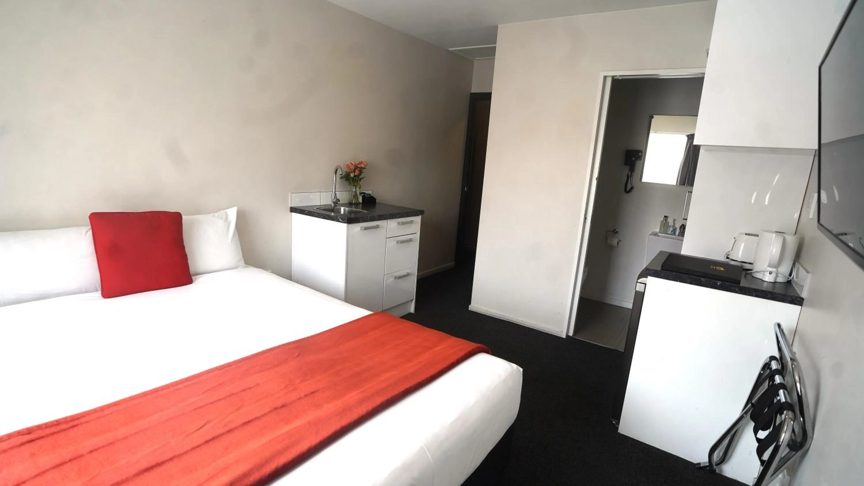 Shower, Bed in Abbey Motor Lodge