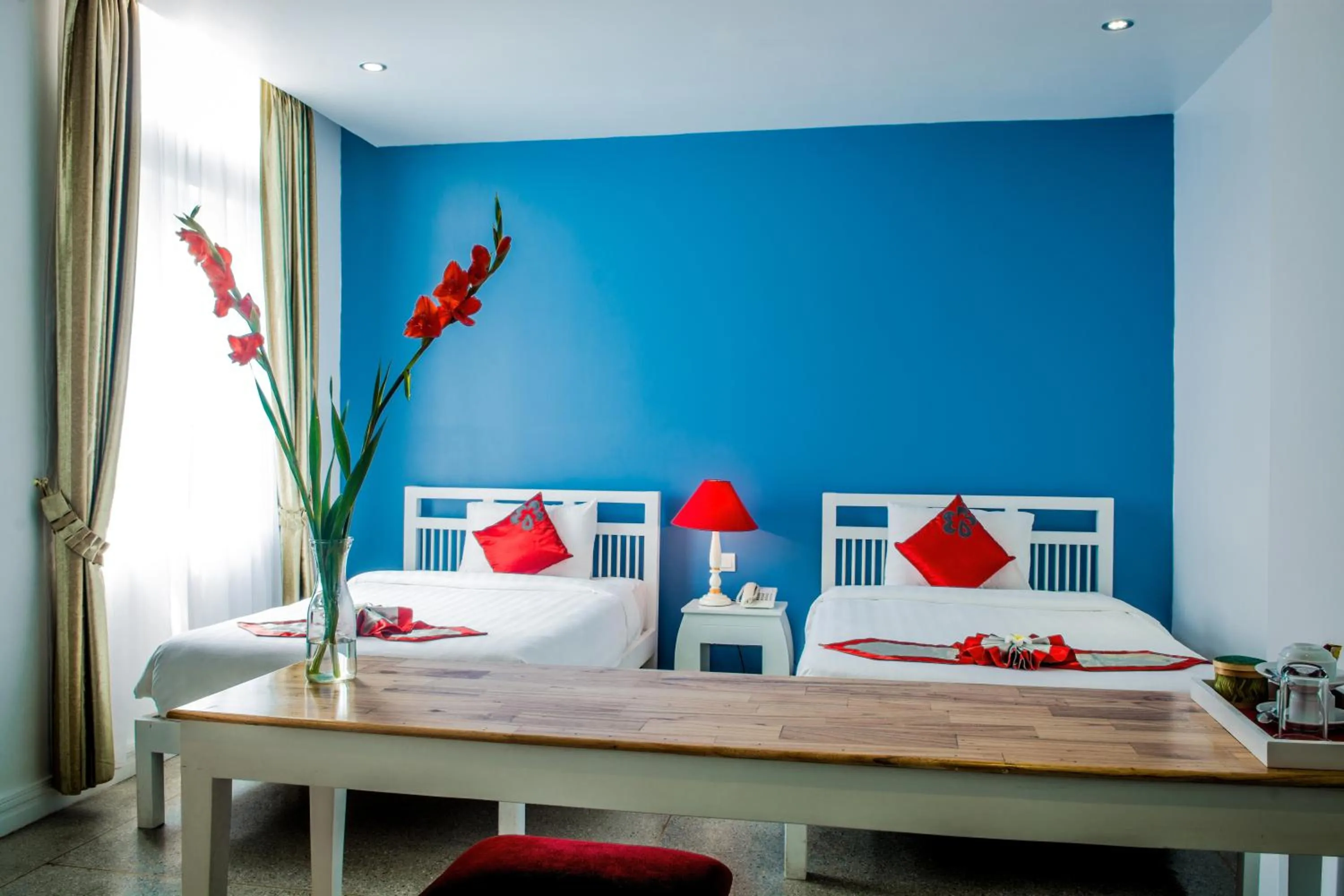 Bedroom, Bed in The Frangipani Royal Palace Hotel