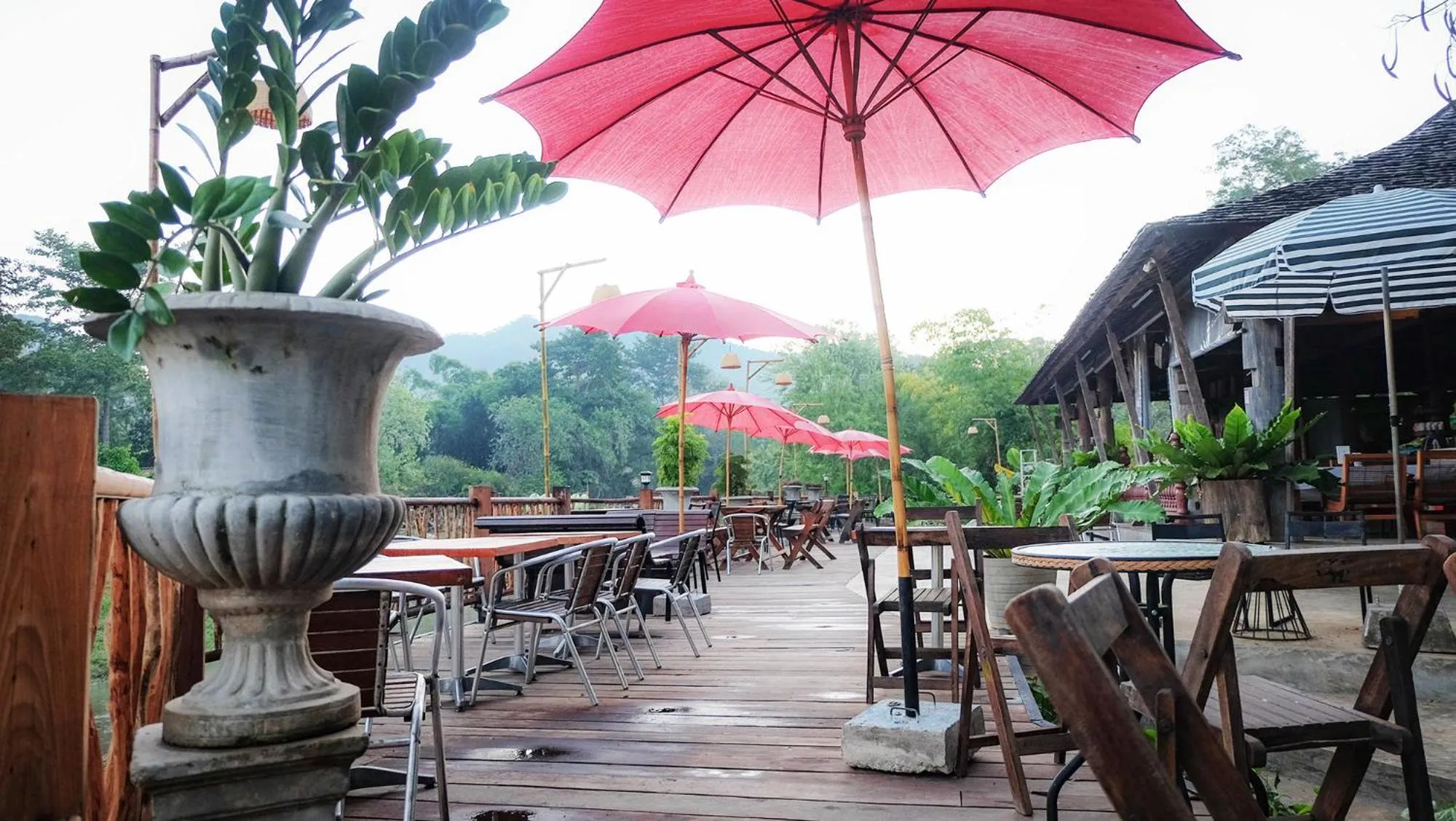 Restaurant/places to eat in Pai River Corner