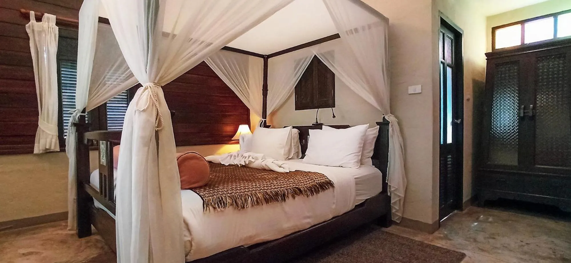 Bed in Pai River Corner