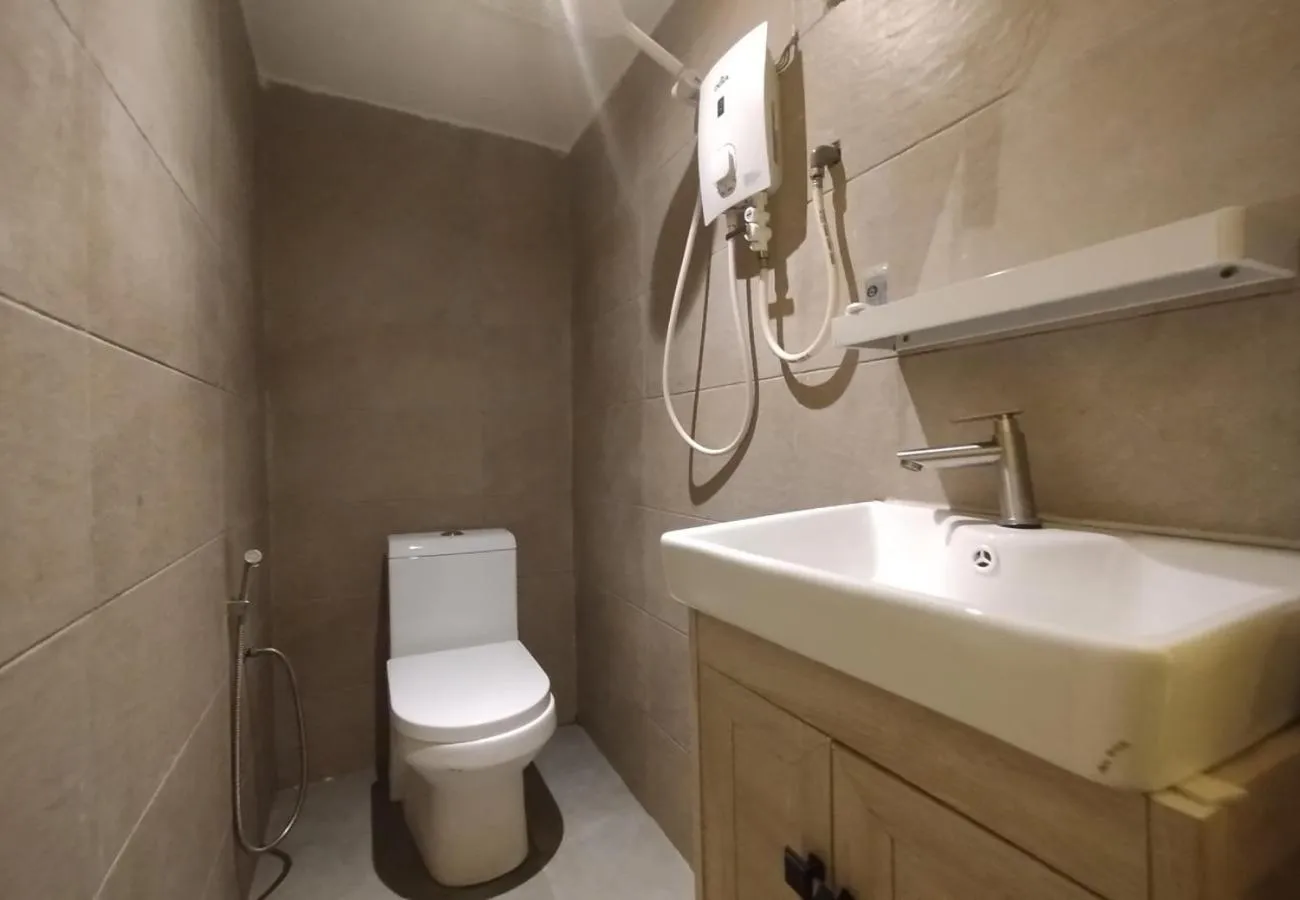 Shower in Fast Hotel Setapak Near Tunku Abdul Rahman UMT KL