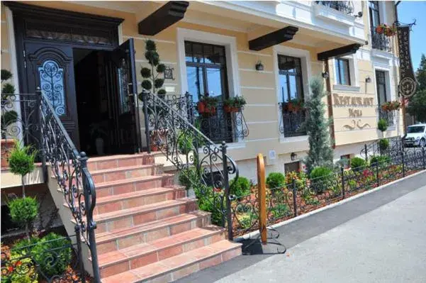 Facade/entrance in Pensiunea Nora Facade/entrance in Pensiunea Nora