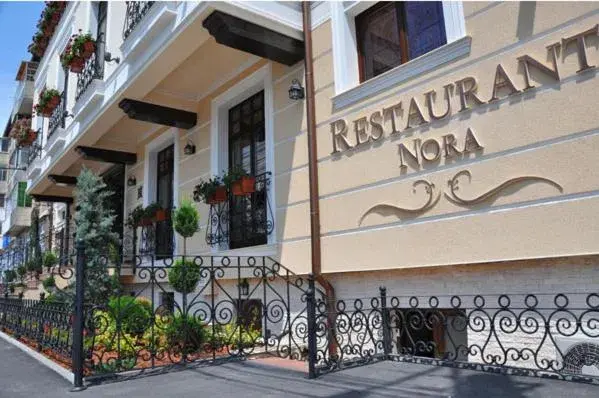 Facade/entrance in Pensiunea Nora Facade/entrance in Pensiunea Nora