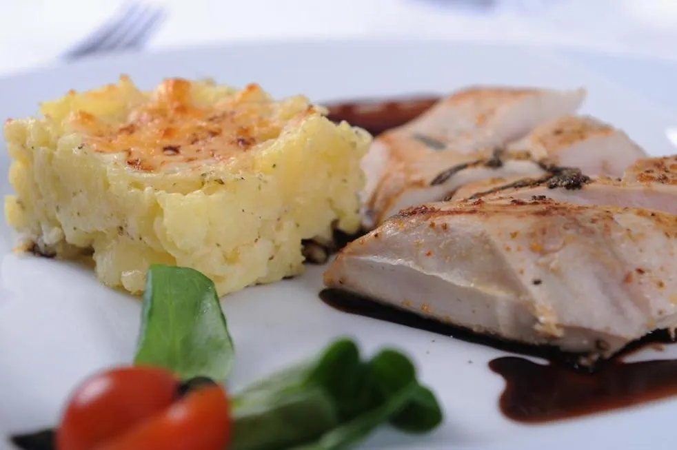 Restaurant/places to eat in Hotel Berg