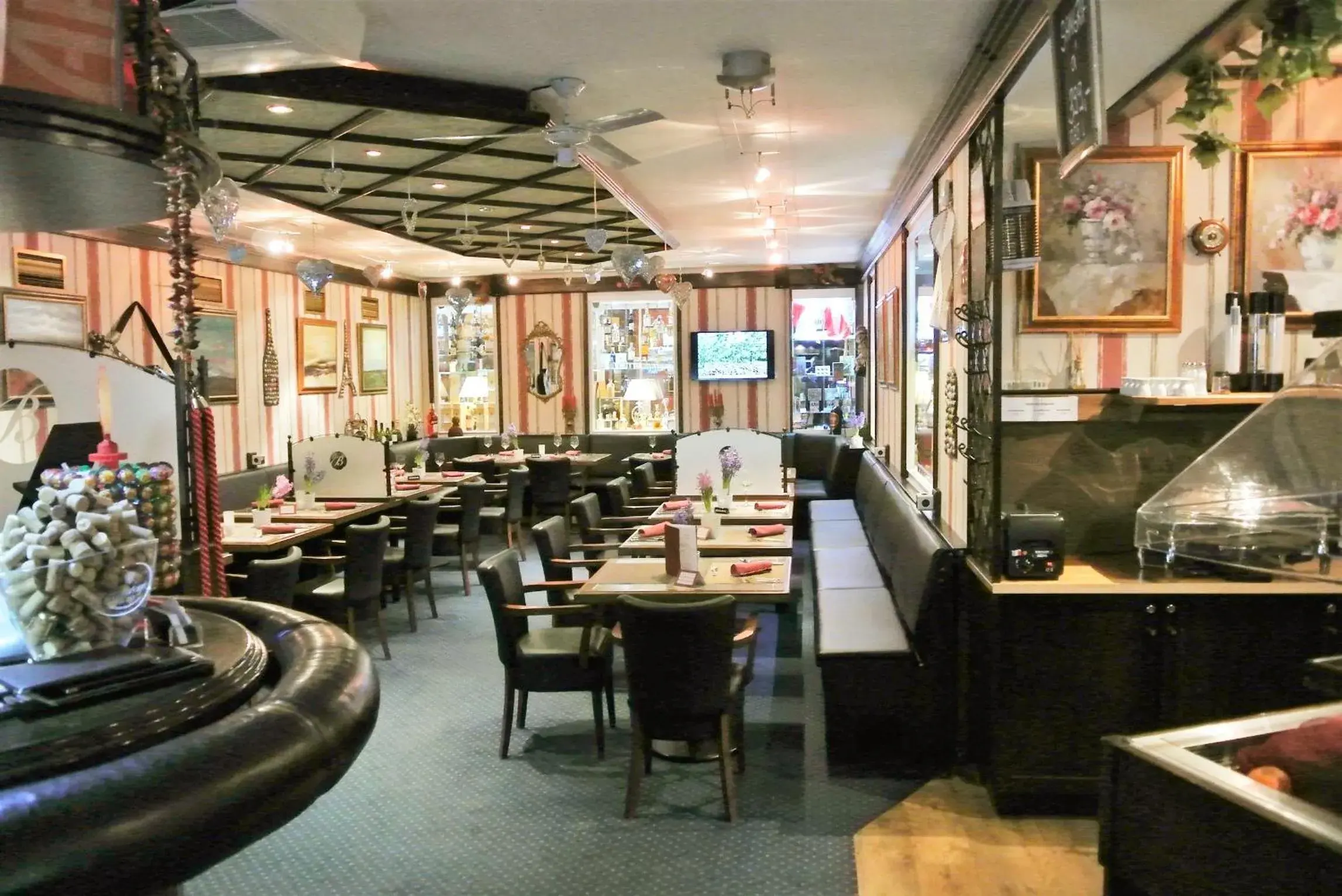 Restaurant/places to eat in Hotel Berg Restaurant/places to eat in Hotel Berg