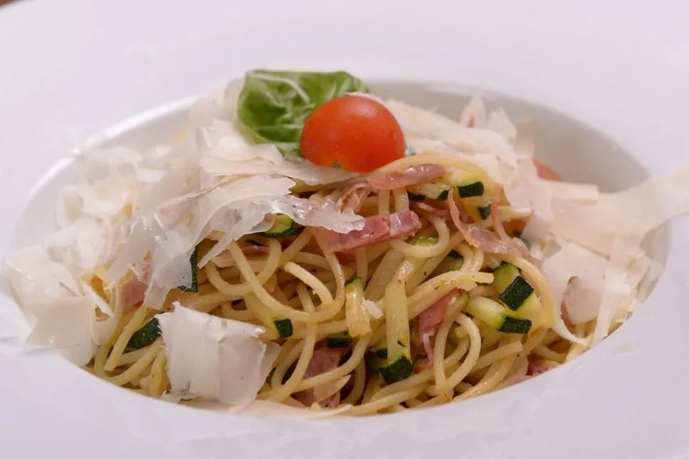 Restaurant/places to eat in Hotel Berg