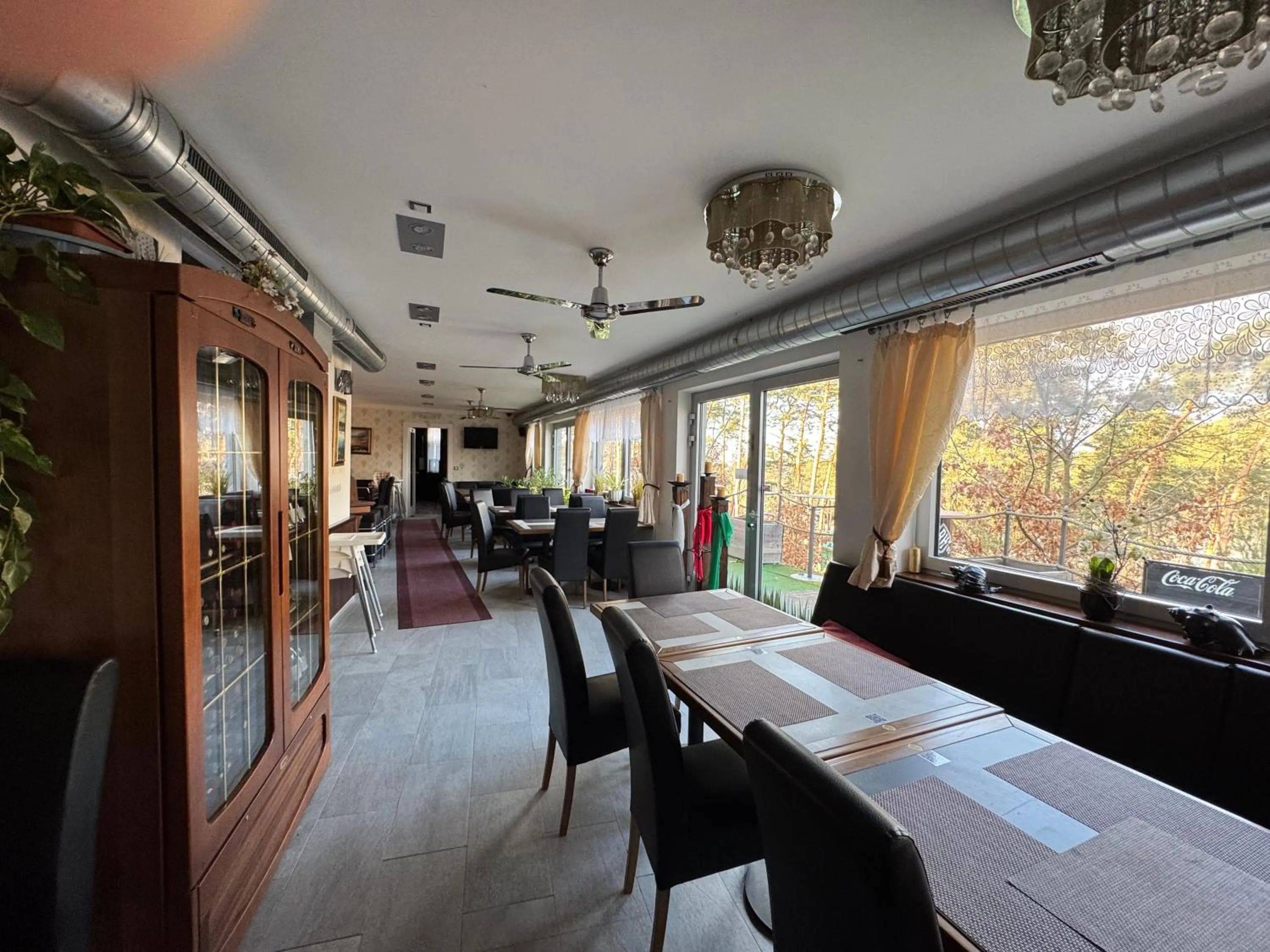 Restaurant/places to eat in Hotel Berg