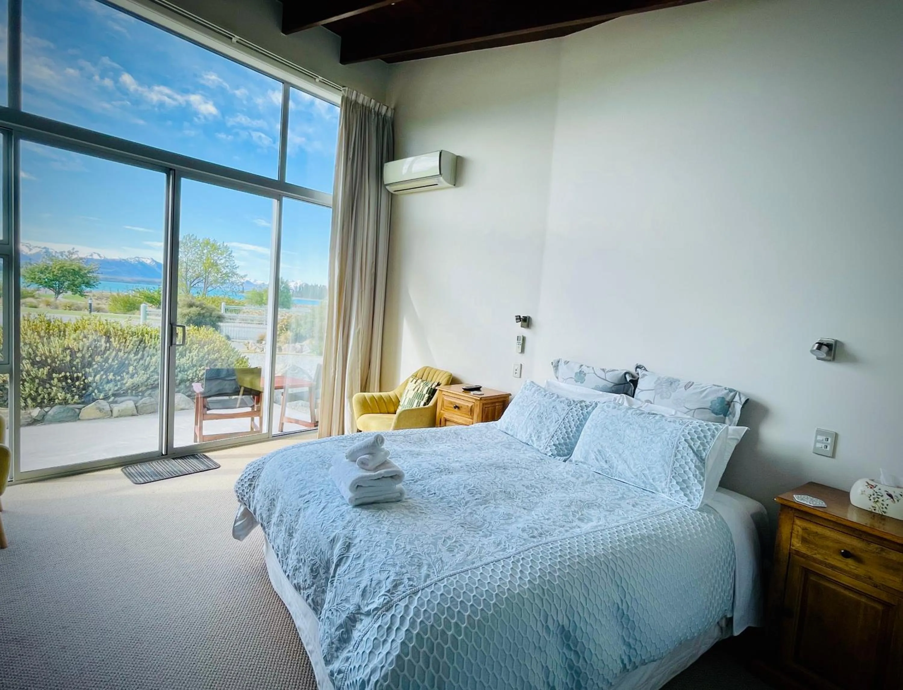 View (from property/room), Bed in Three Rivers Lodge