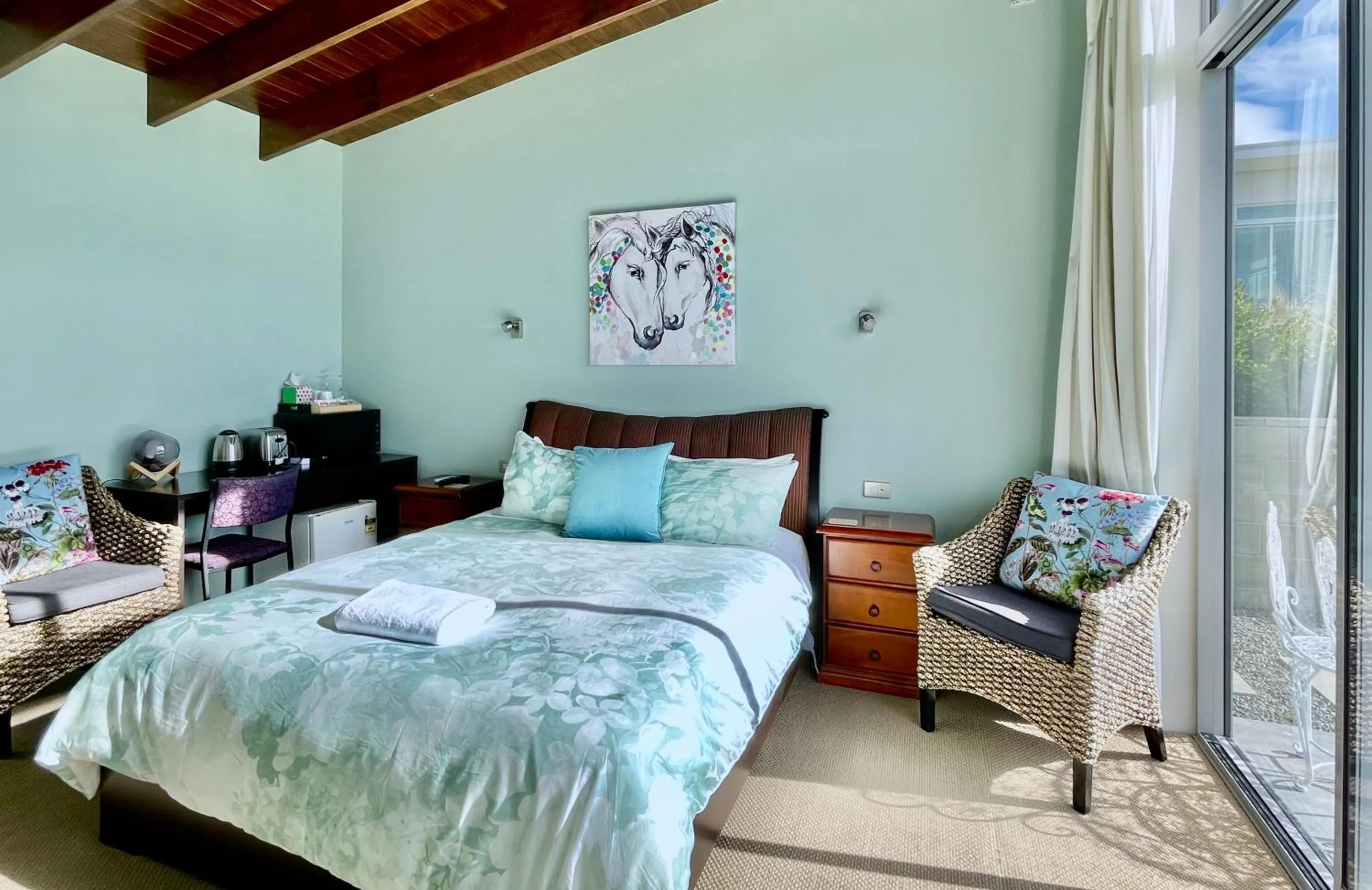 Bed in Three Rivers Lodge