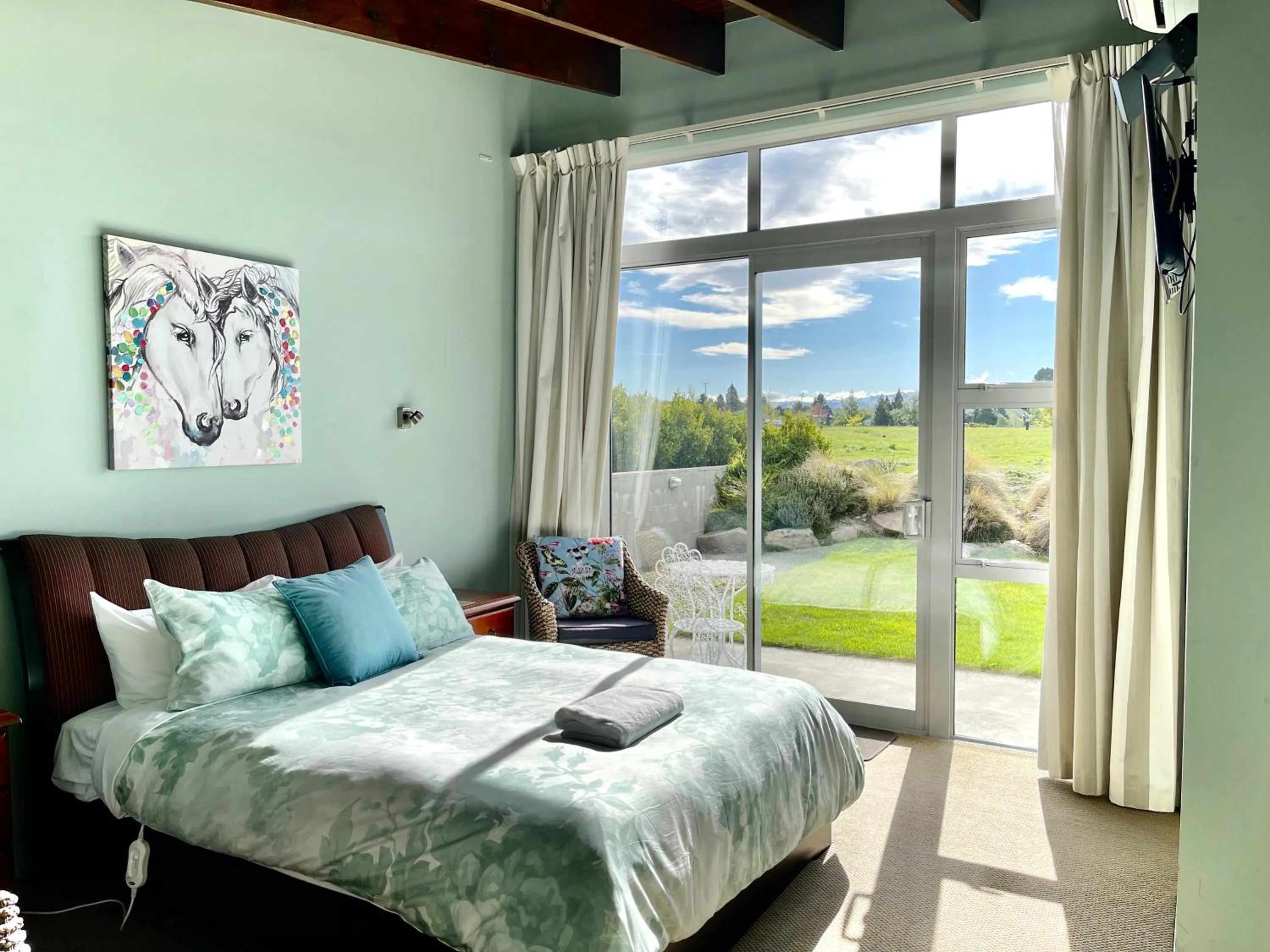 Bed in Three Rivers Lodge