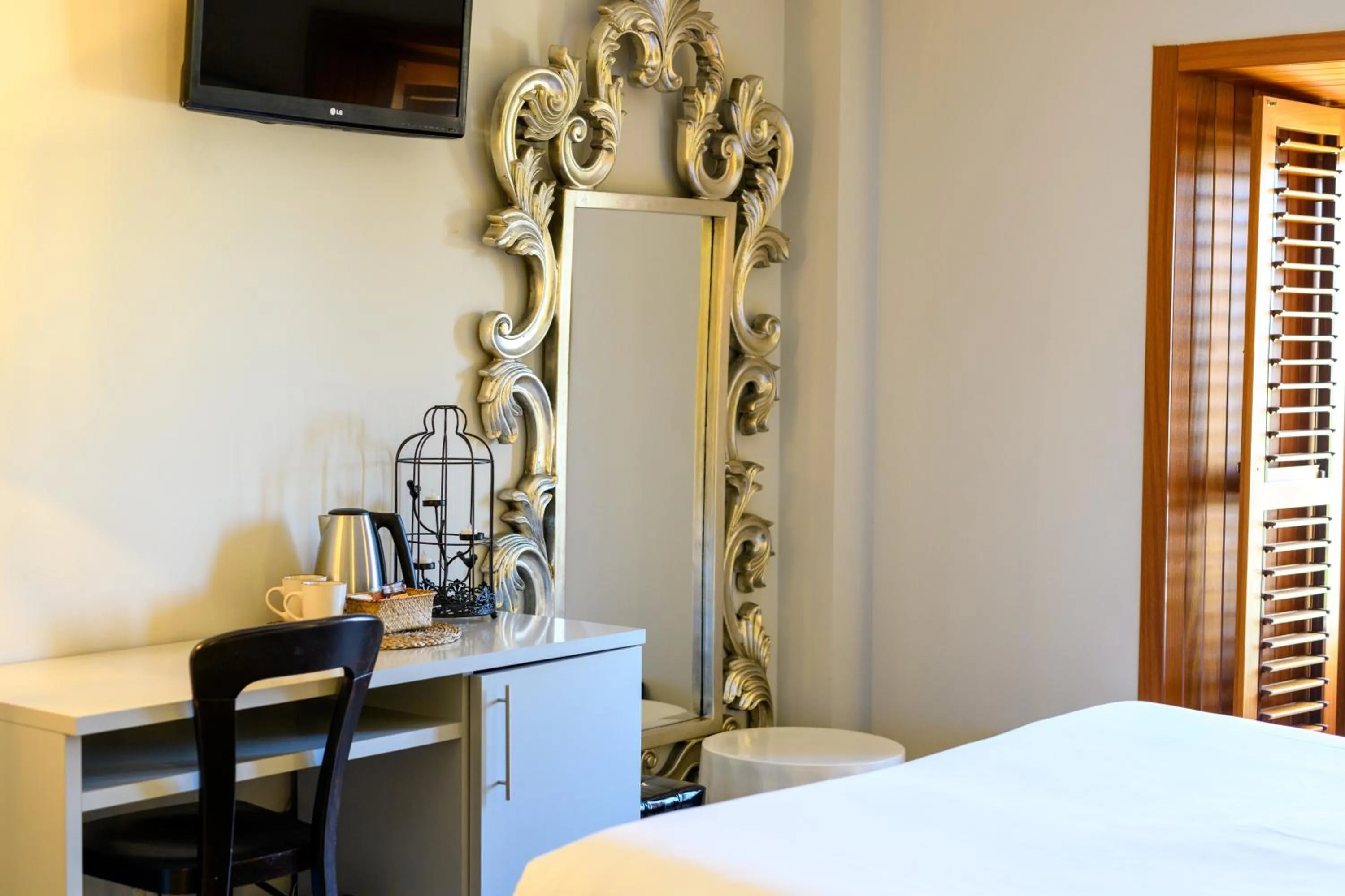 Coffee/tea facilities, Bed in Hotel De Martin