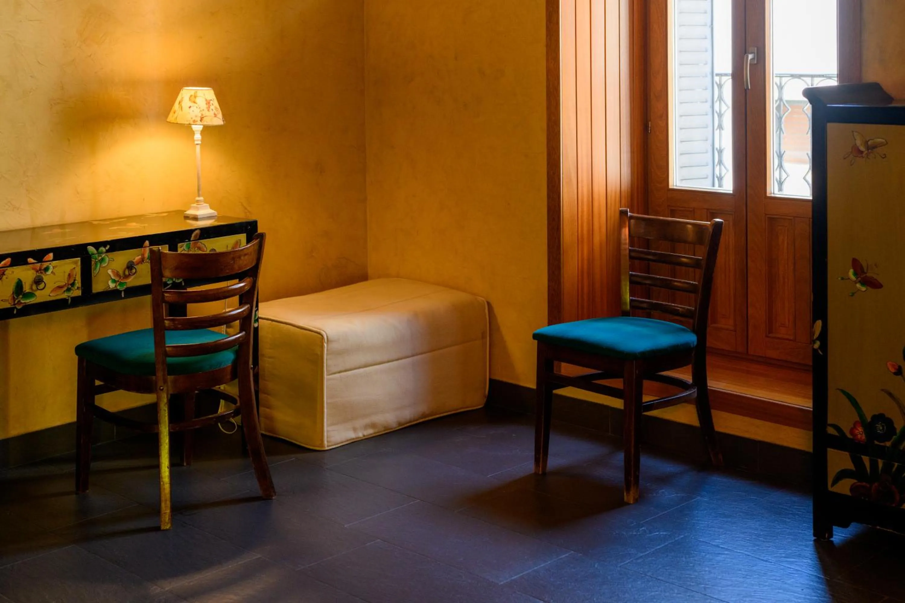 Balcony/Terrace, Bed in Hotel De Martin