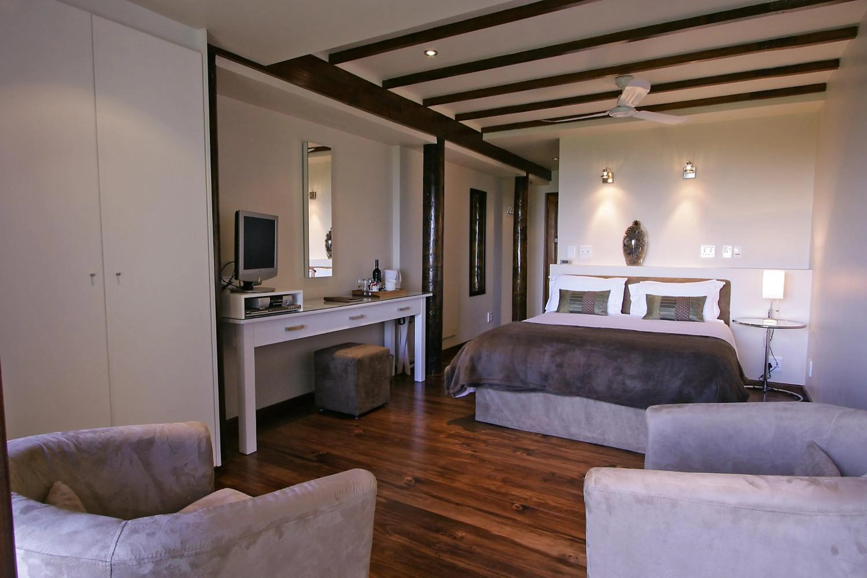 TV and multimedia in Lalapanzi Lodge