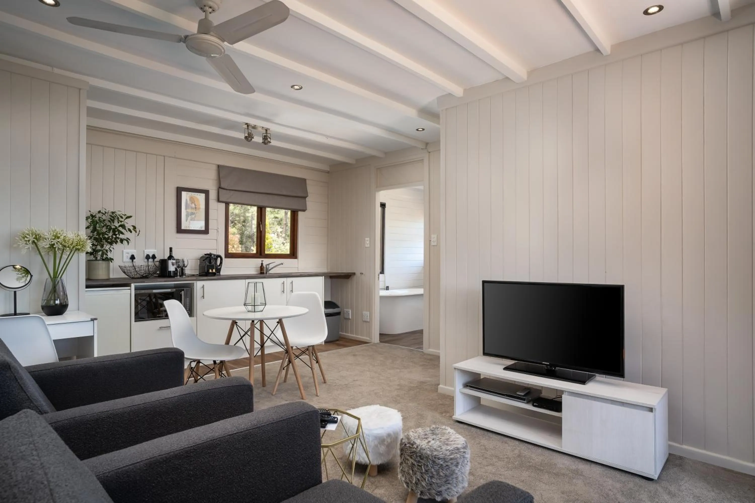 TV and multimedia in Lalapanzi Lodge