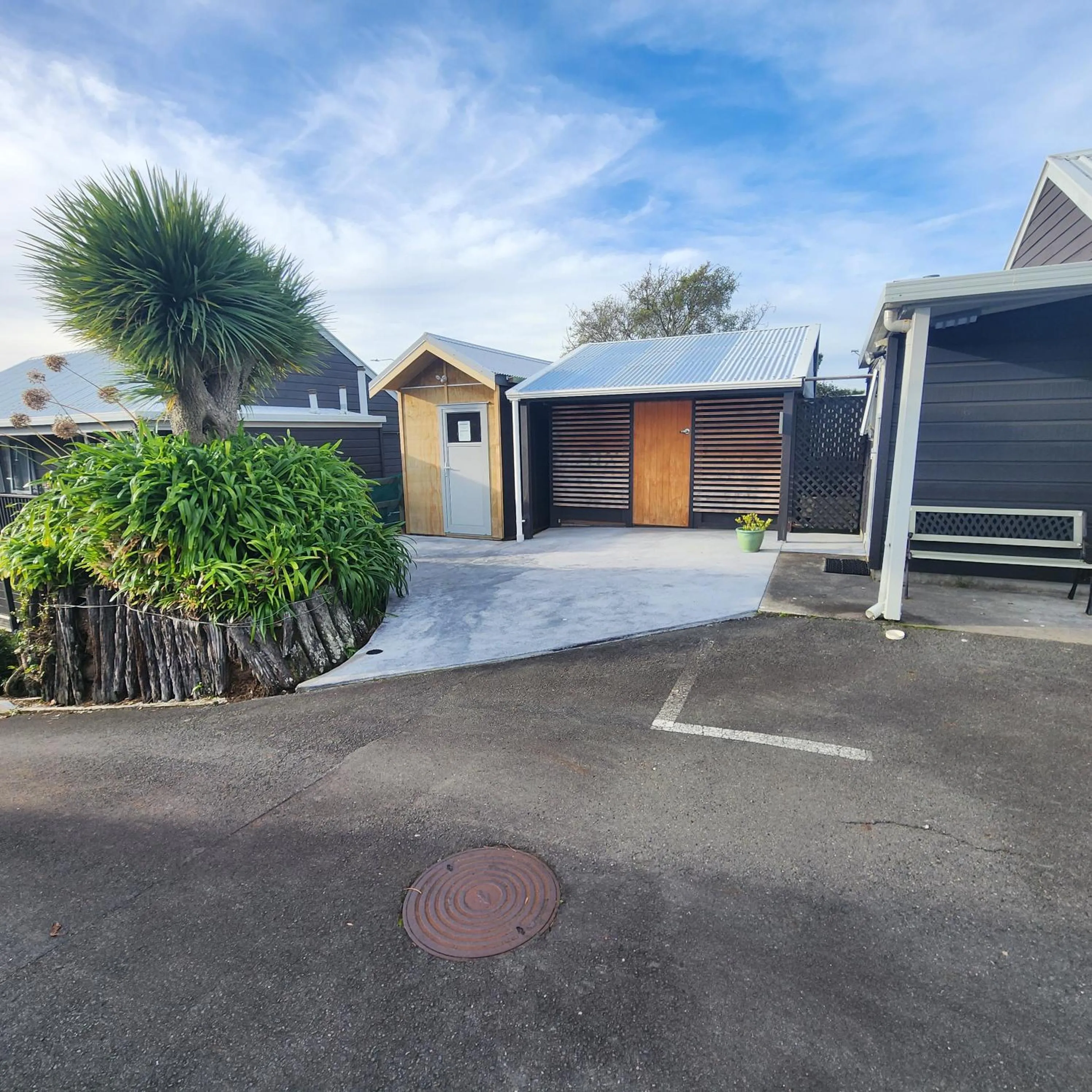 Property building in 16 Northgate Motor Lodge