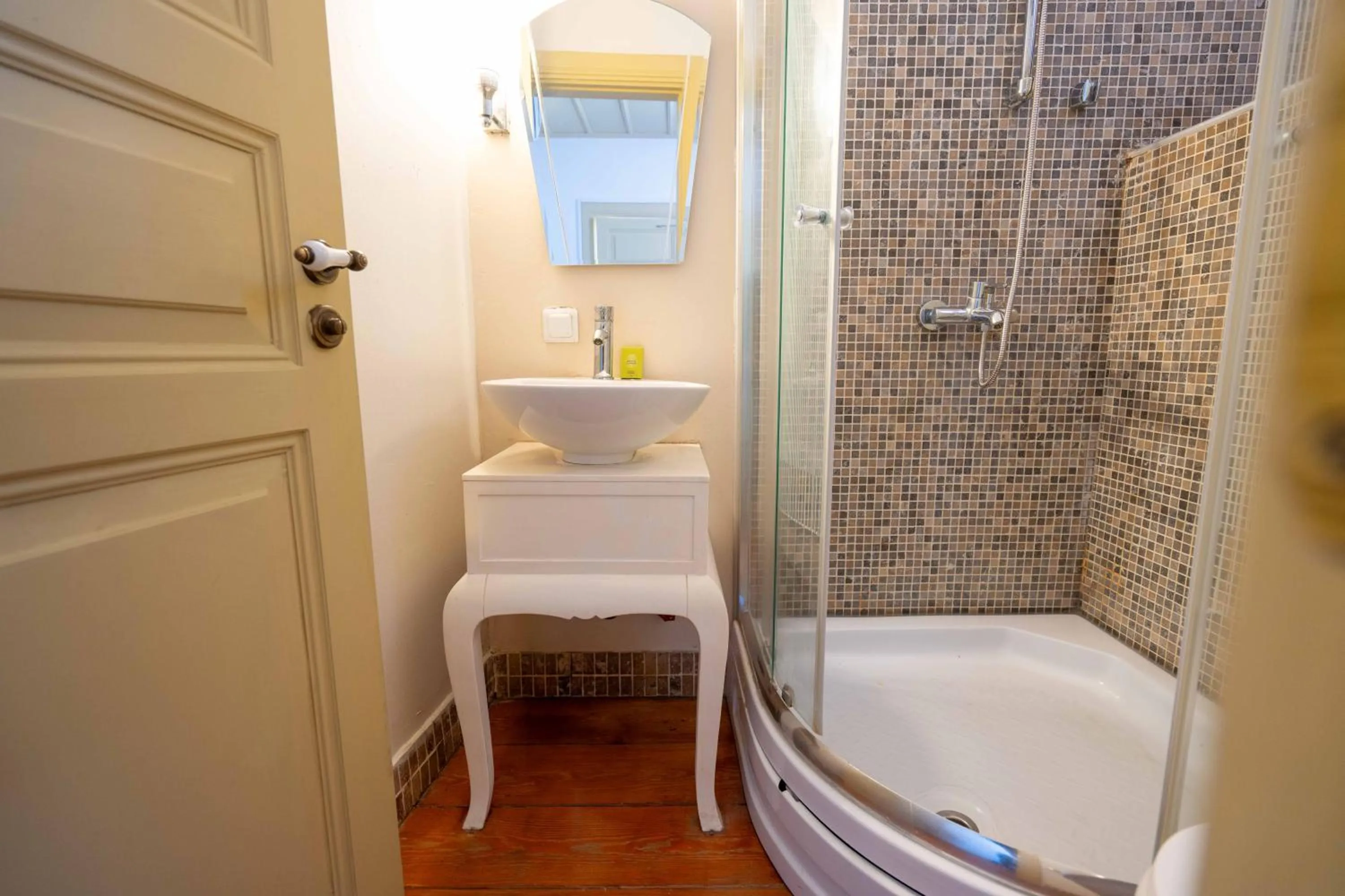 Bathroom in Macaron Konagi