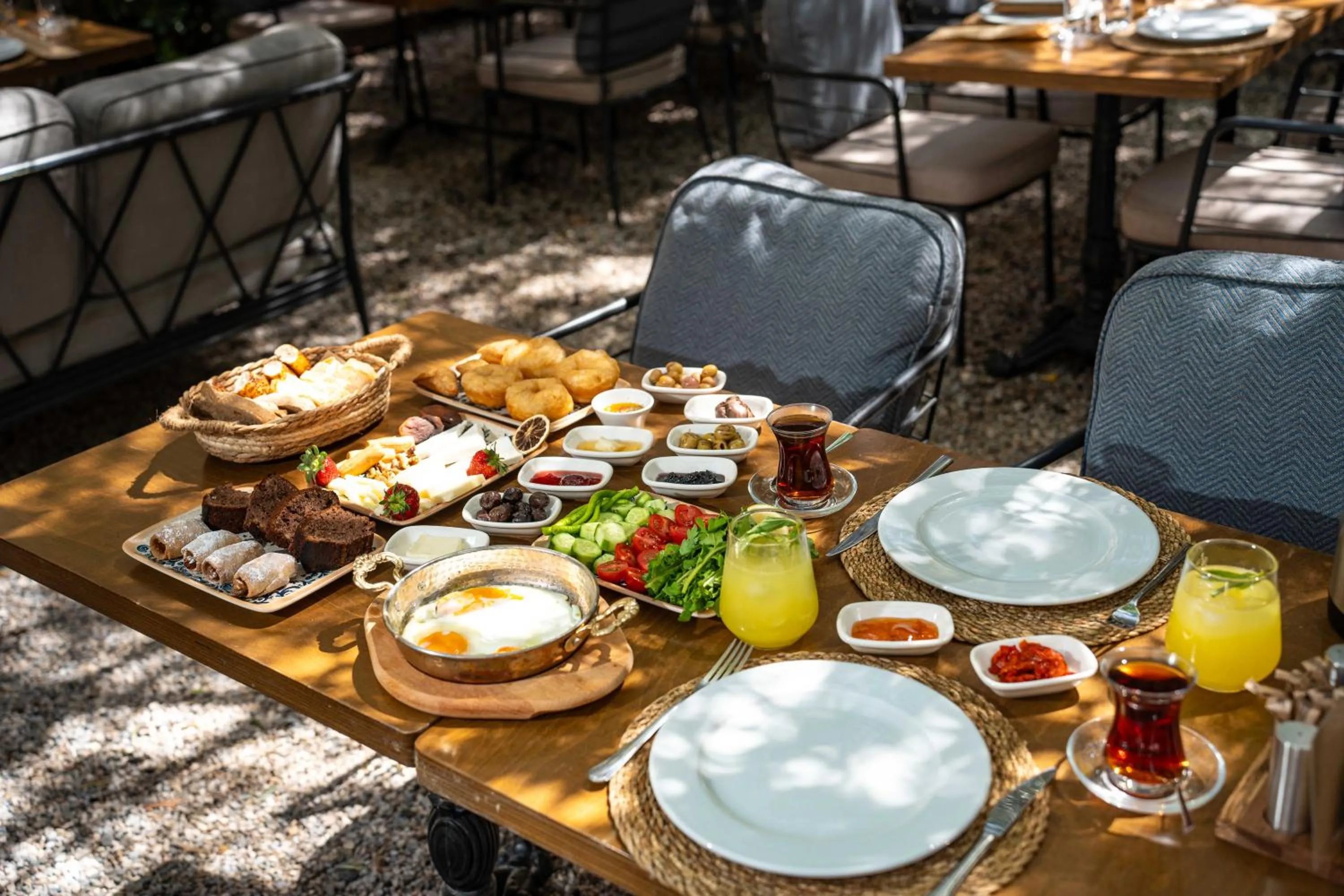 Buffet breakfast in Macaron Konagi