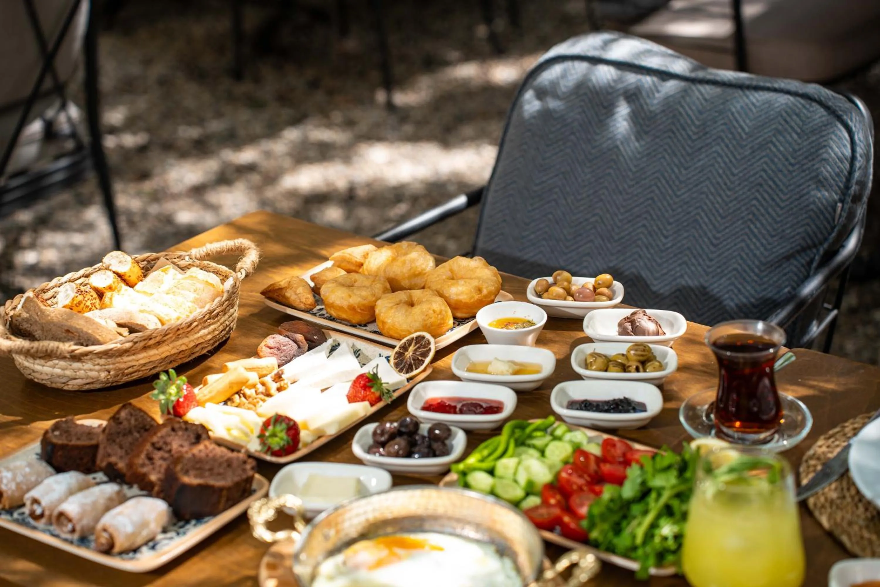 Buffet breakfast in Macaron Konagi