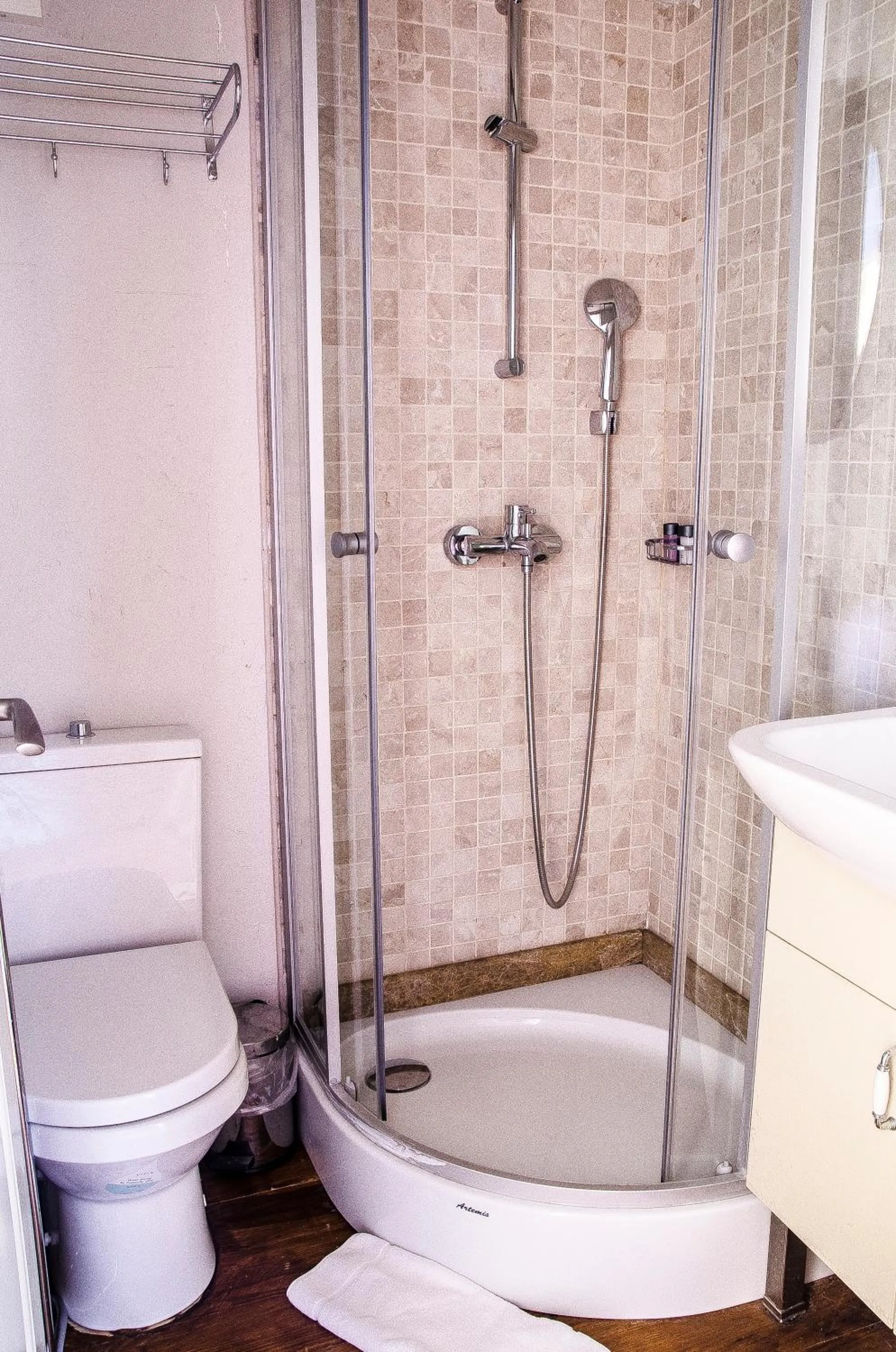 Bathroom in Macaron Konagi