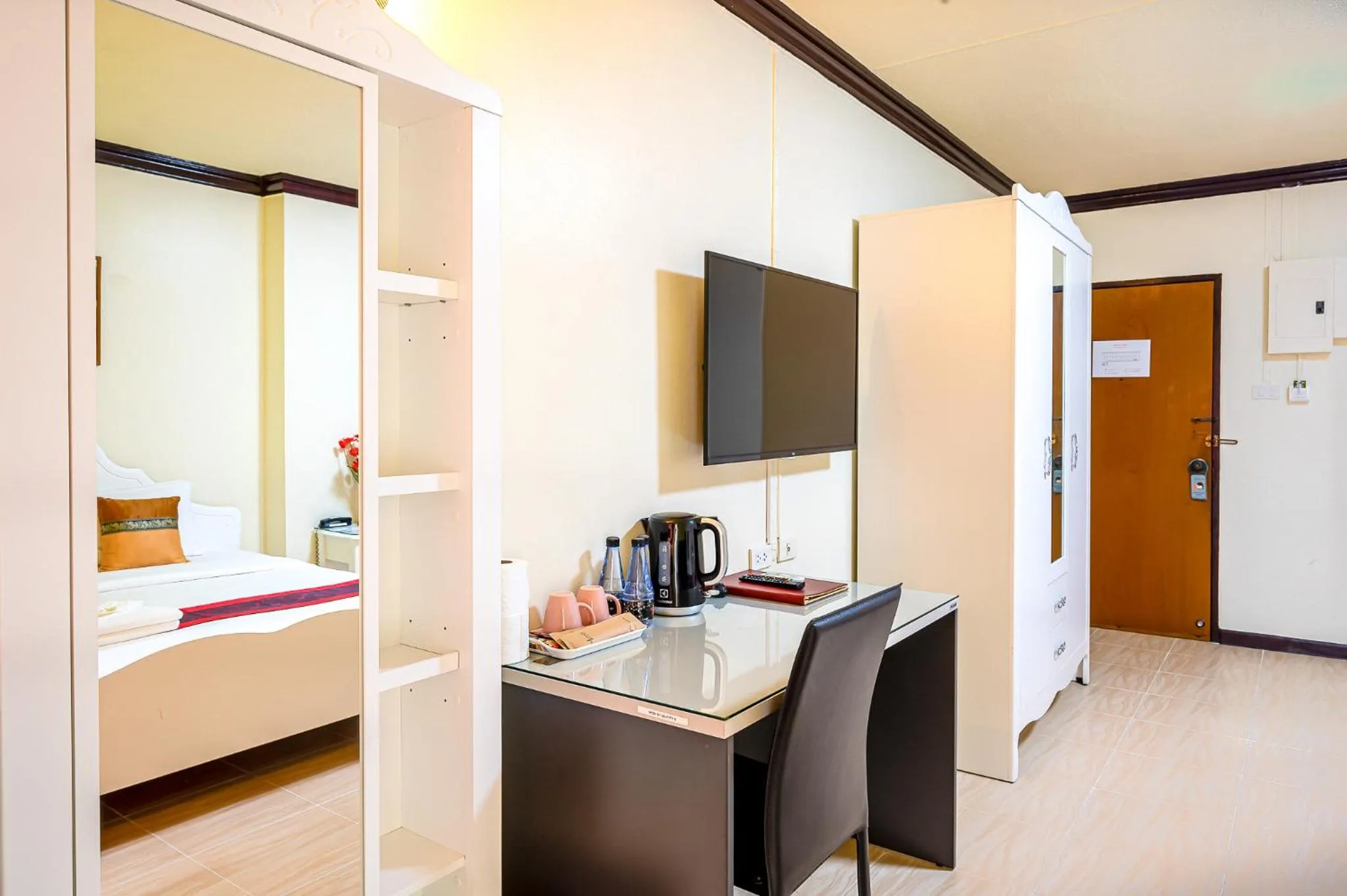 TV and multimedia, Bed in Witchuwan Apartel