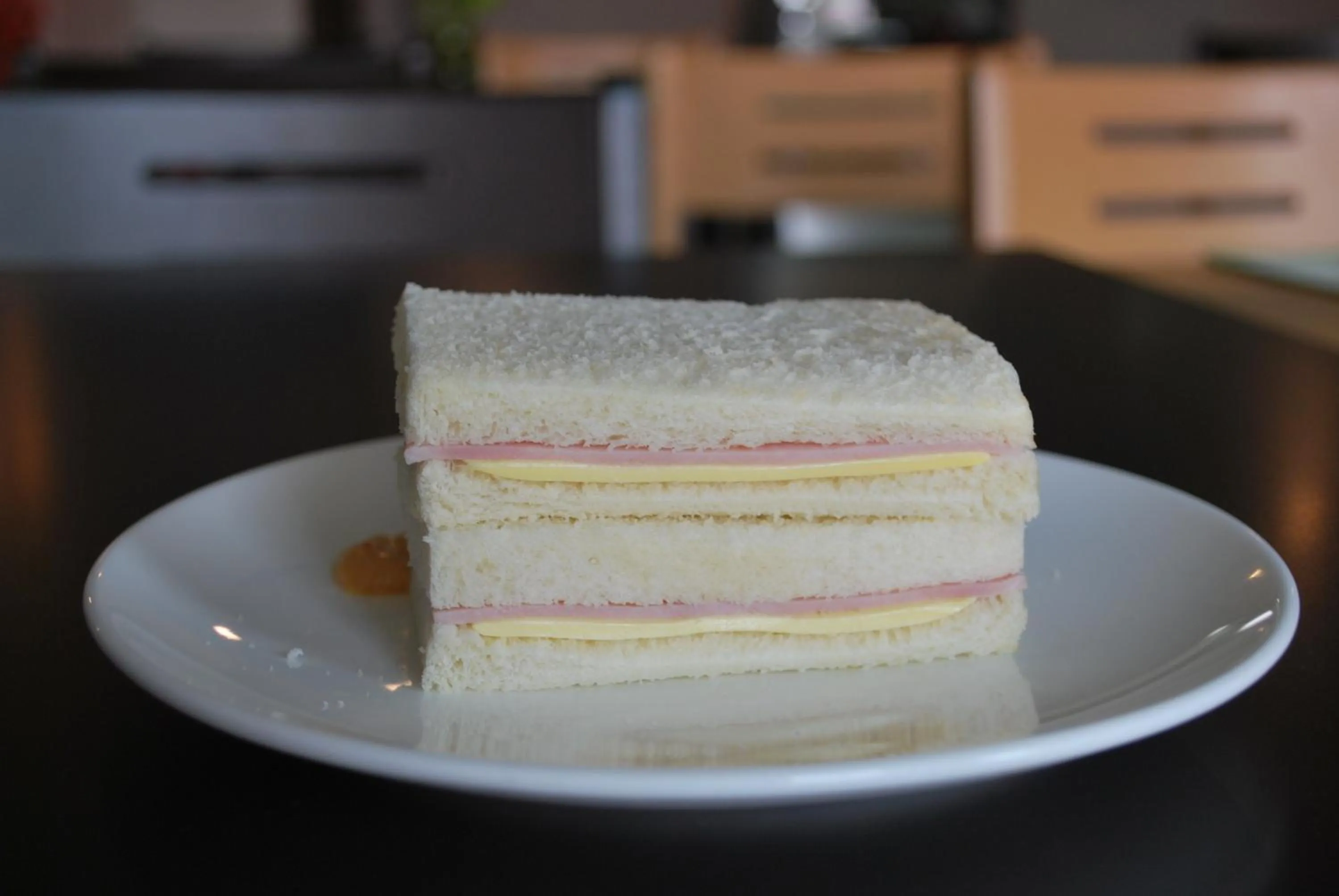 Restaurant/places to eat in Witchuwan Apartel