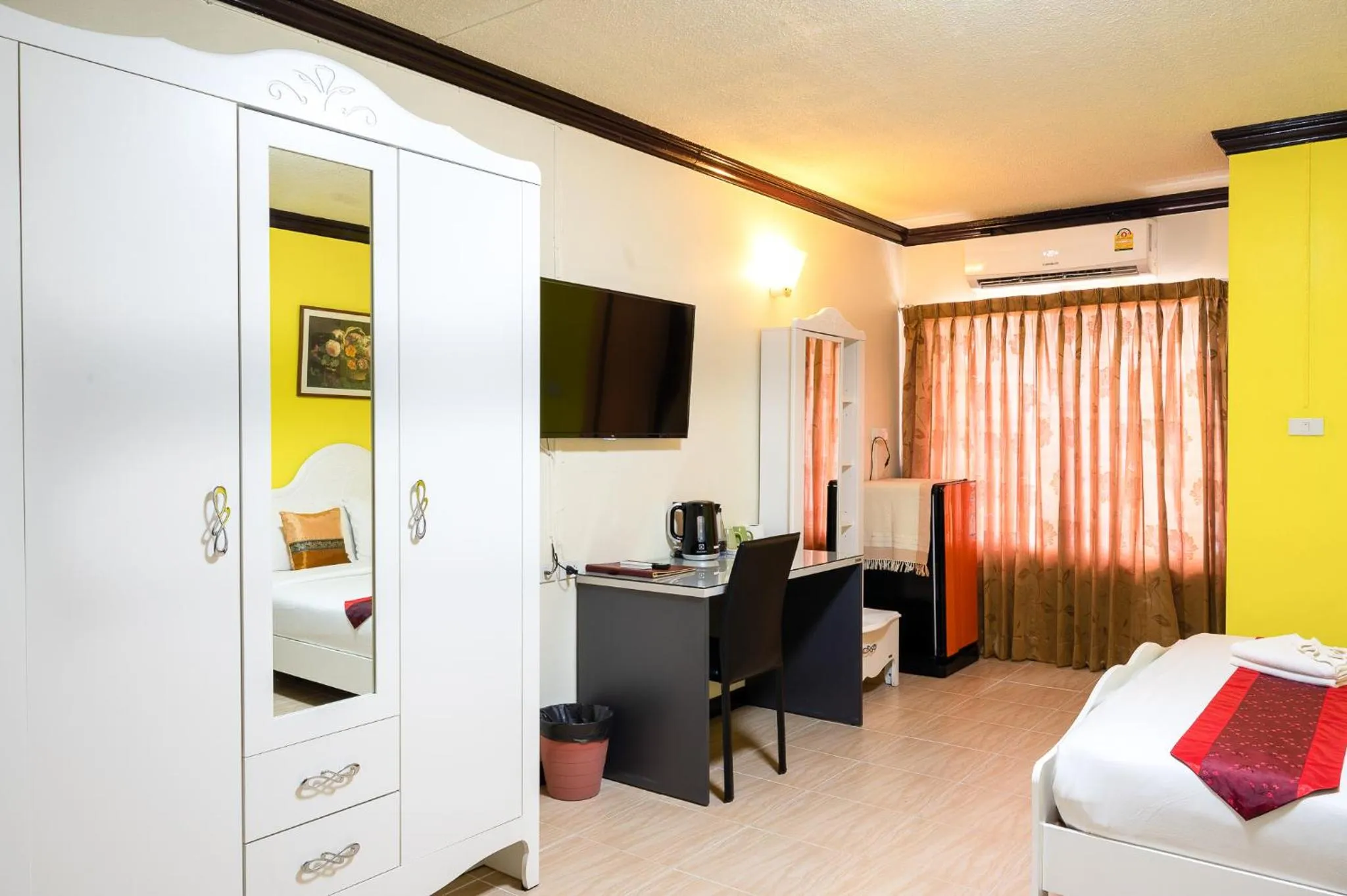 Property building, Bed in Witchuwan Apartel