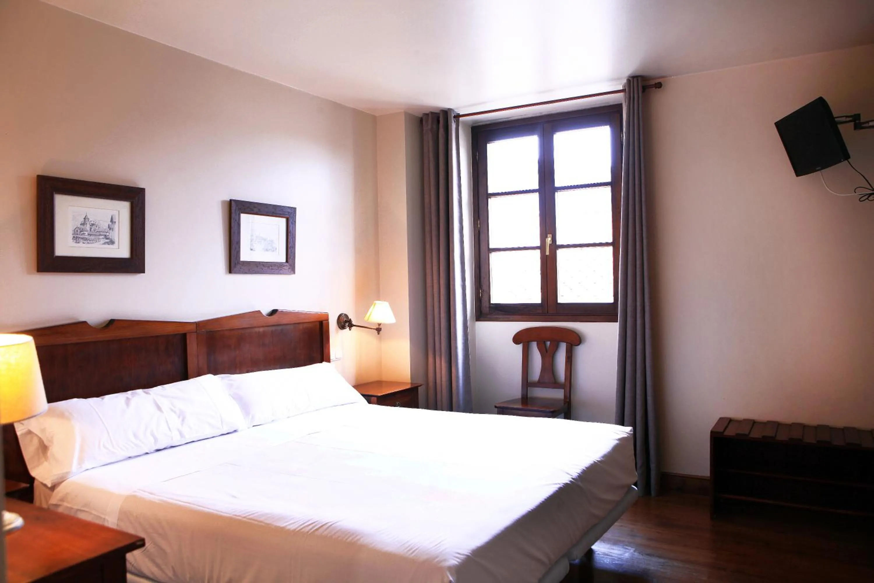 Double or Twin Room in Hostal Antxitonea