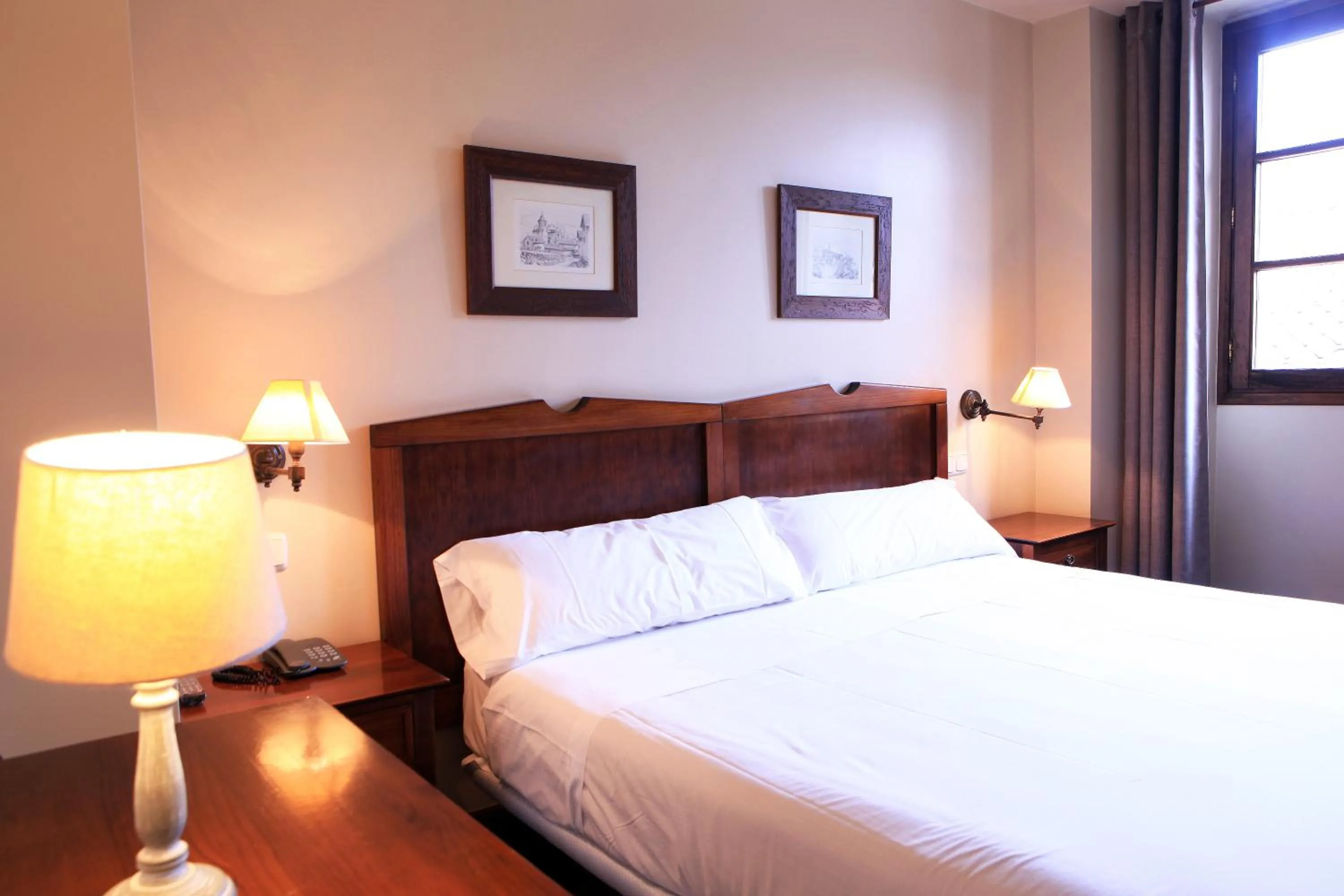 Double or Twin Room in Hostal Antxitonea