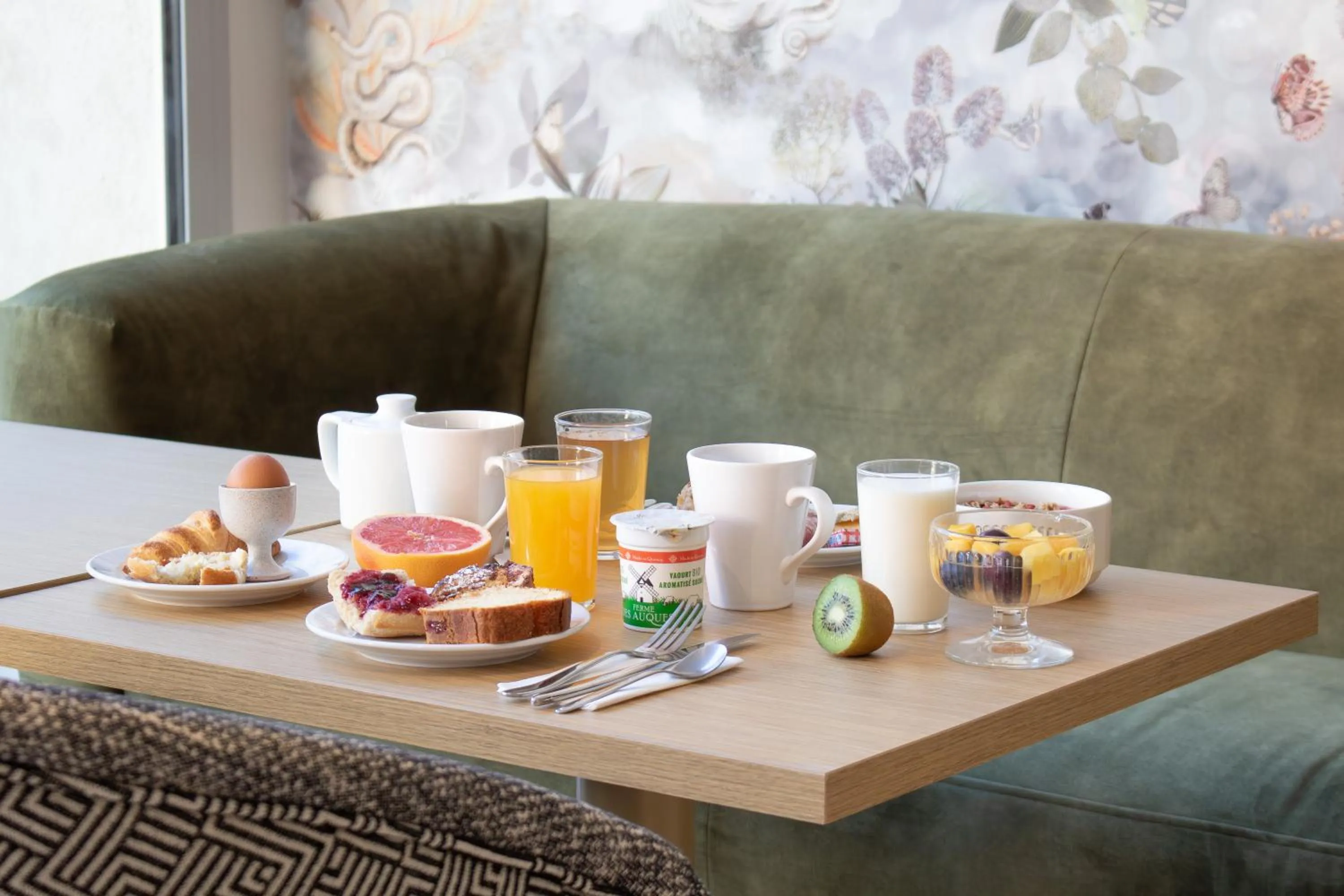 Swimming pool in Brit Hotel Cahors - Le Valentré