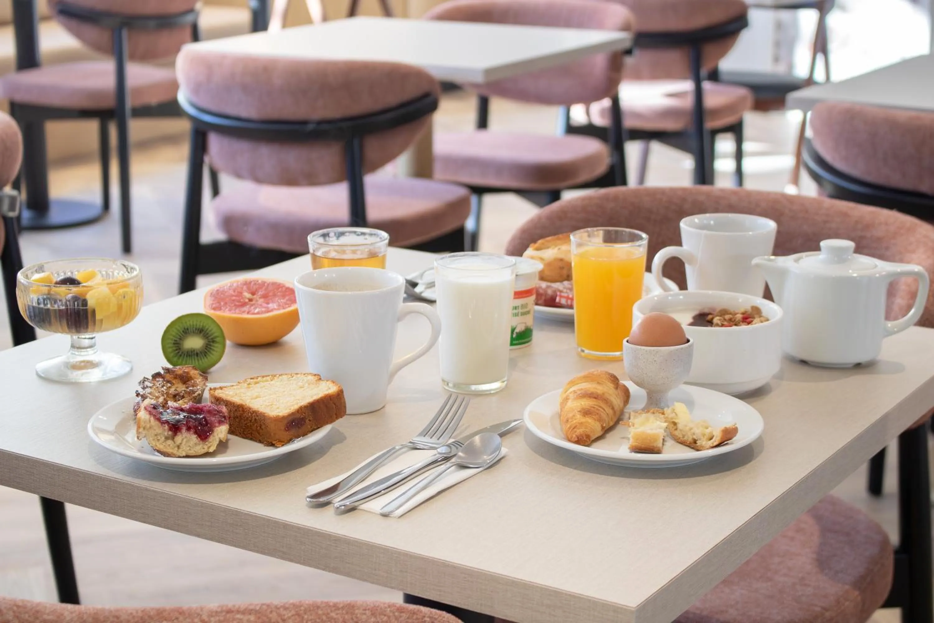 Breakfast in Brit Hotel Cahors - Le Valentré