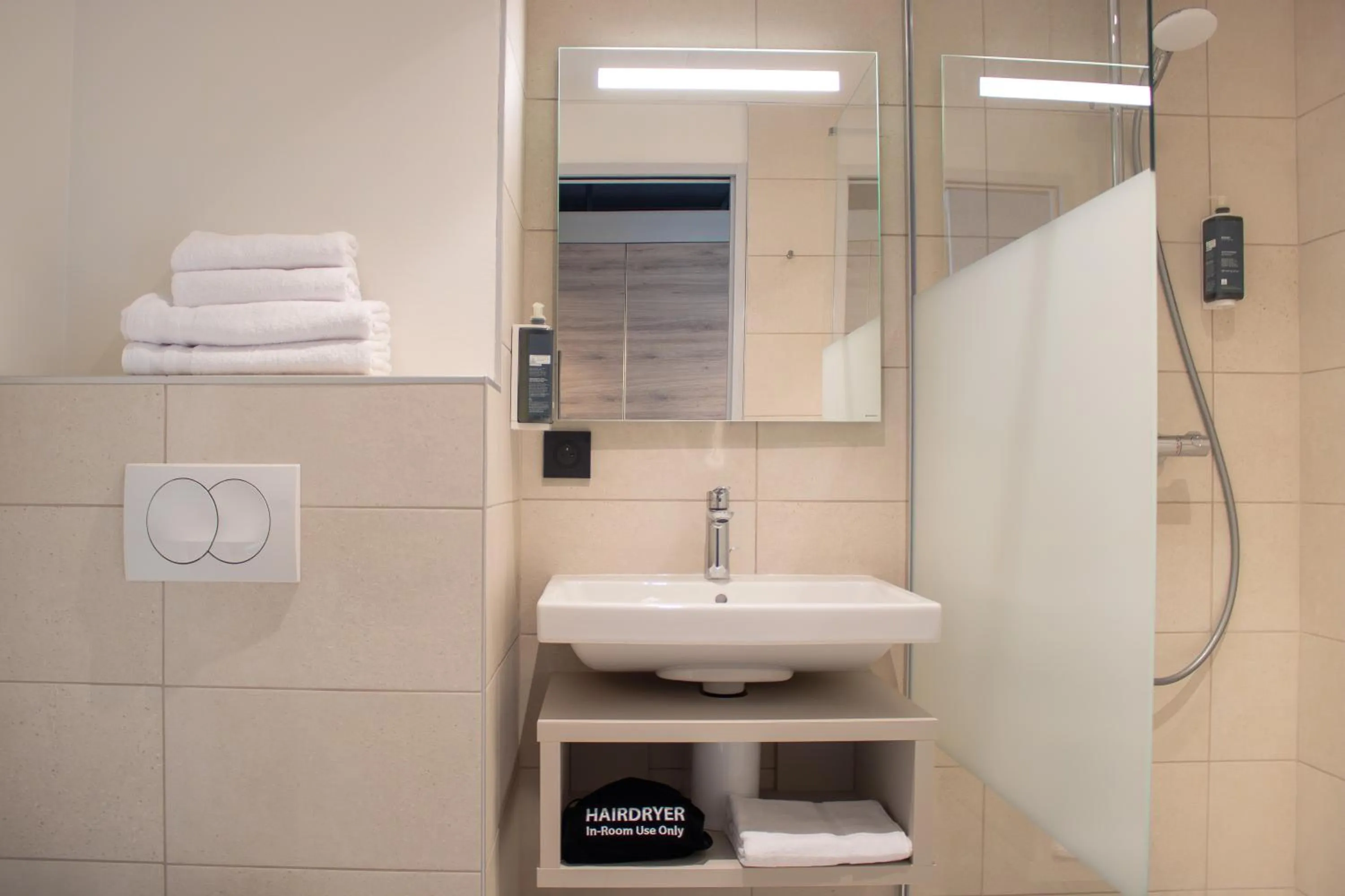 Bathroom in Brit Hotel Cahors - Le Valentré