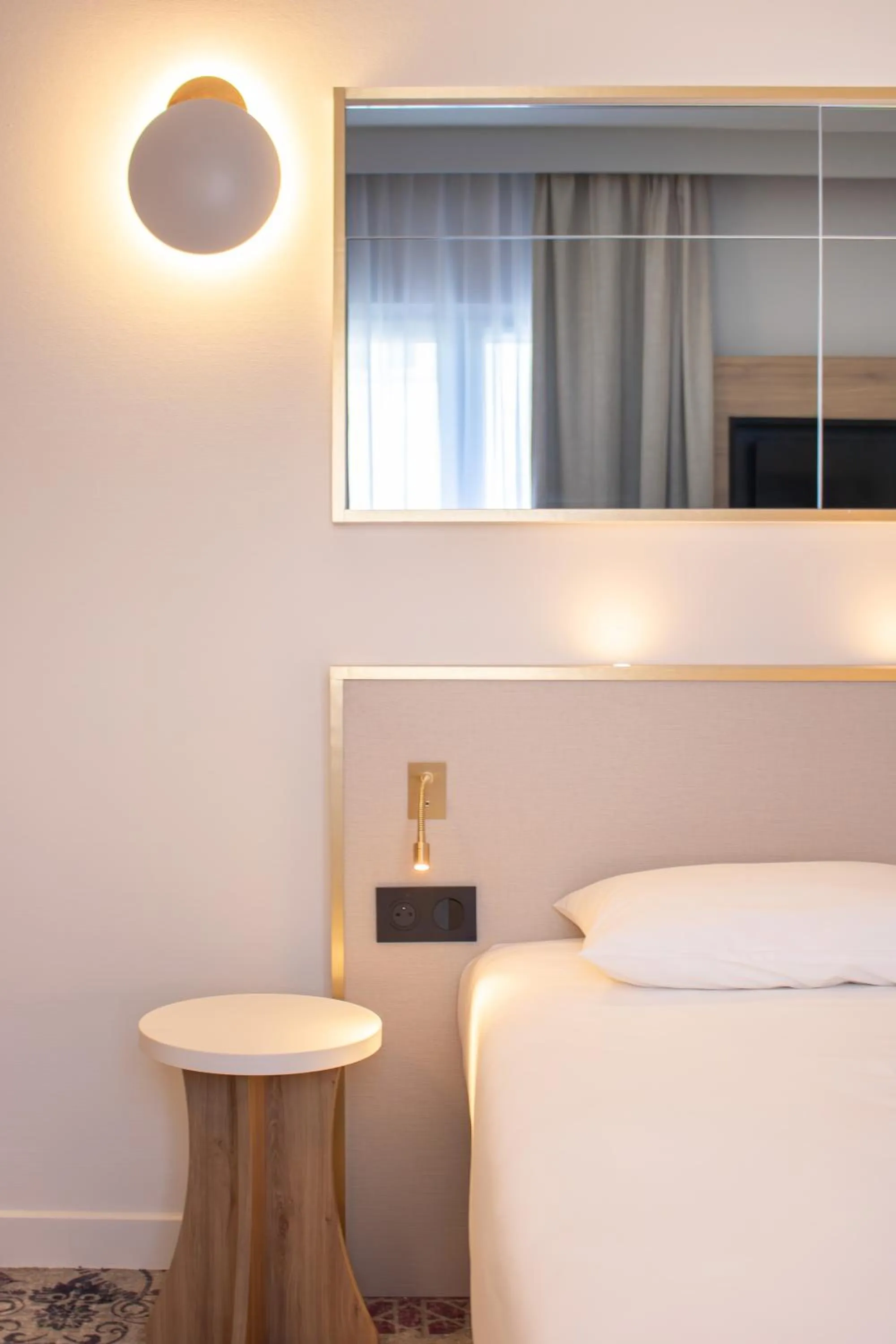 Bedroom, Bed in Brit Hotel Cahors - Le Valentré