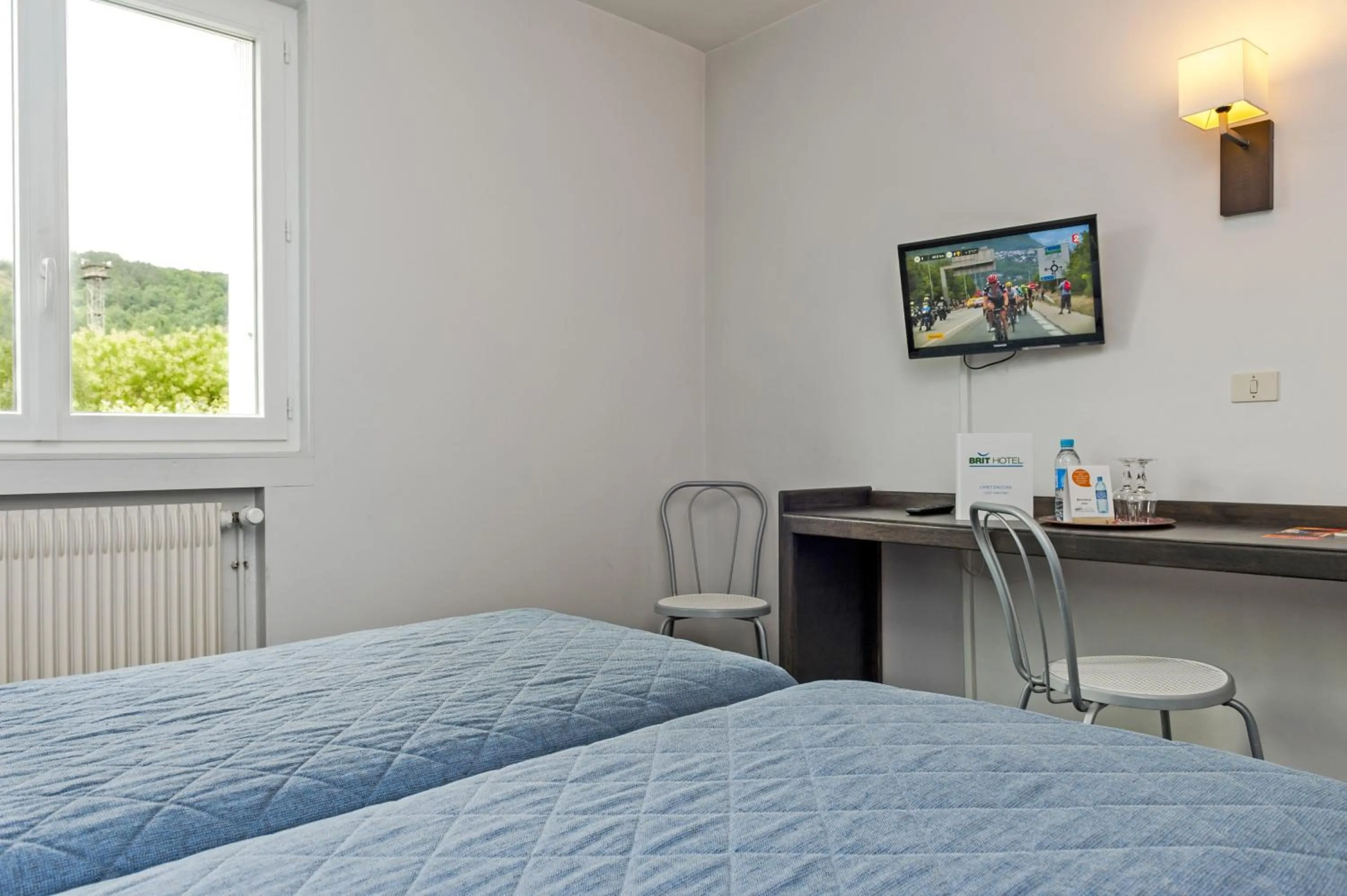 Bed in Brit Hotel Cahors - Le Valentré