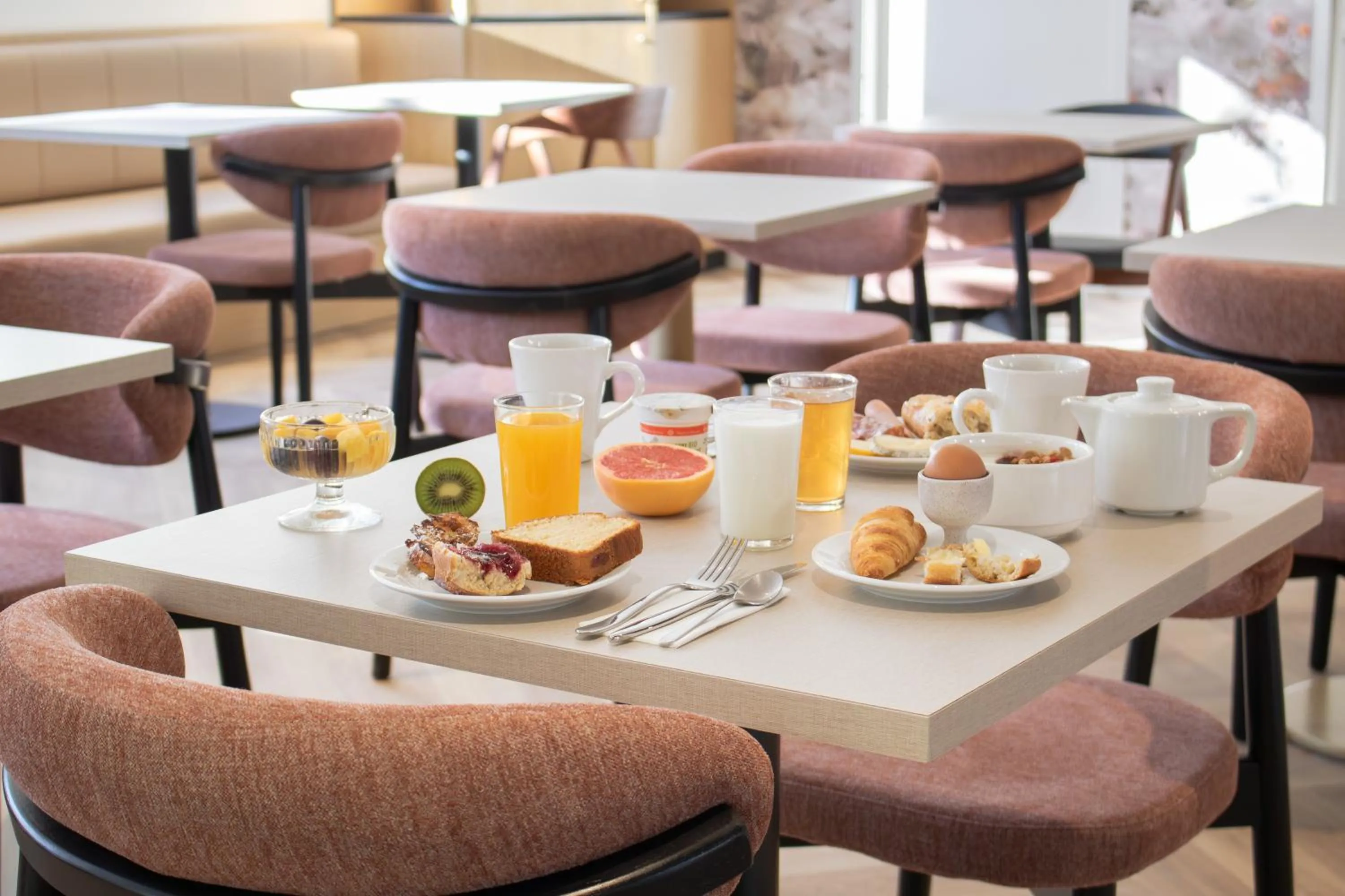 Breakfast in Brit Hotel Cahors - Le Valentré
