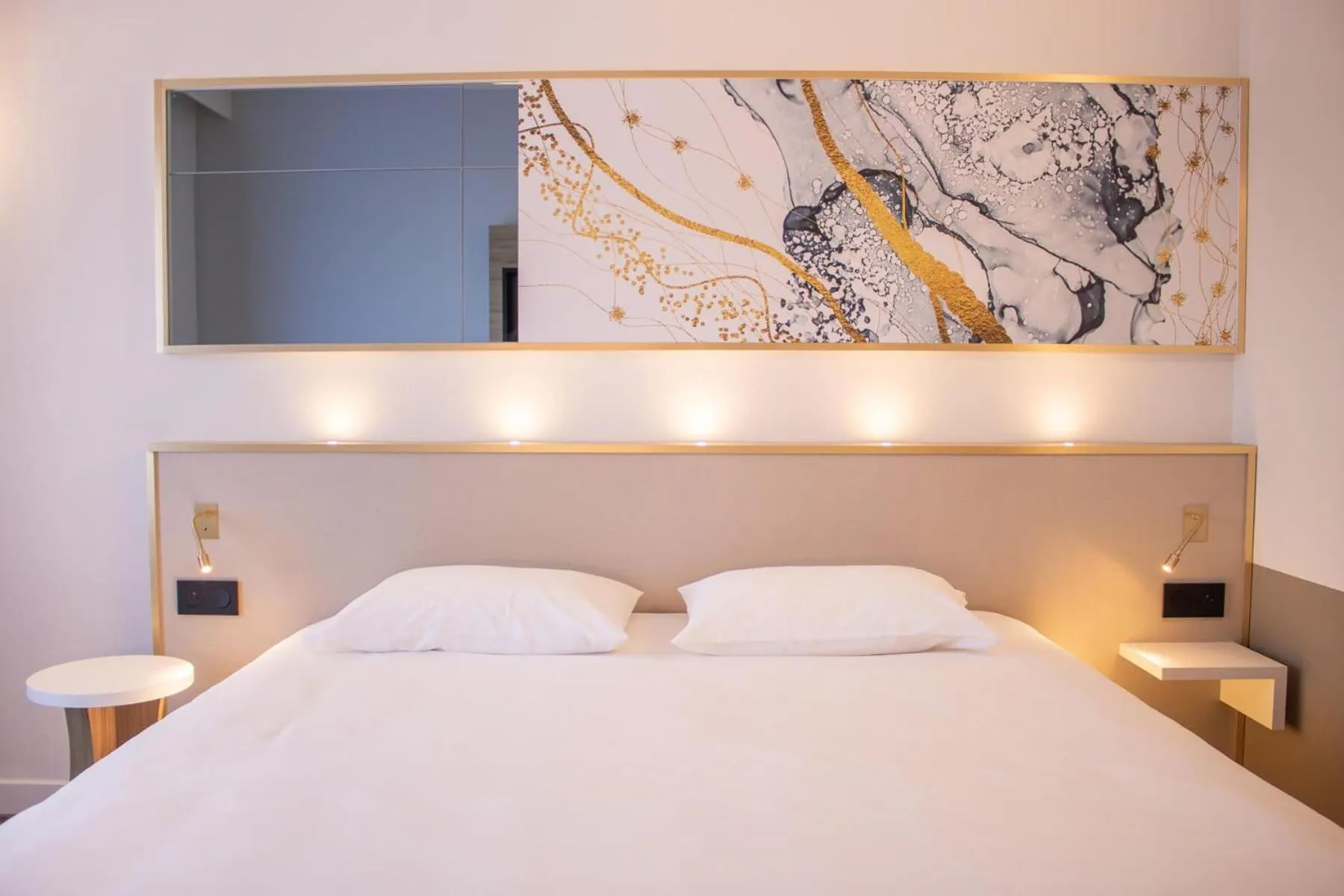 Bed in Brit Hotel Cahors Centre - Le Valentre