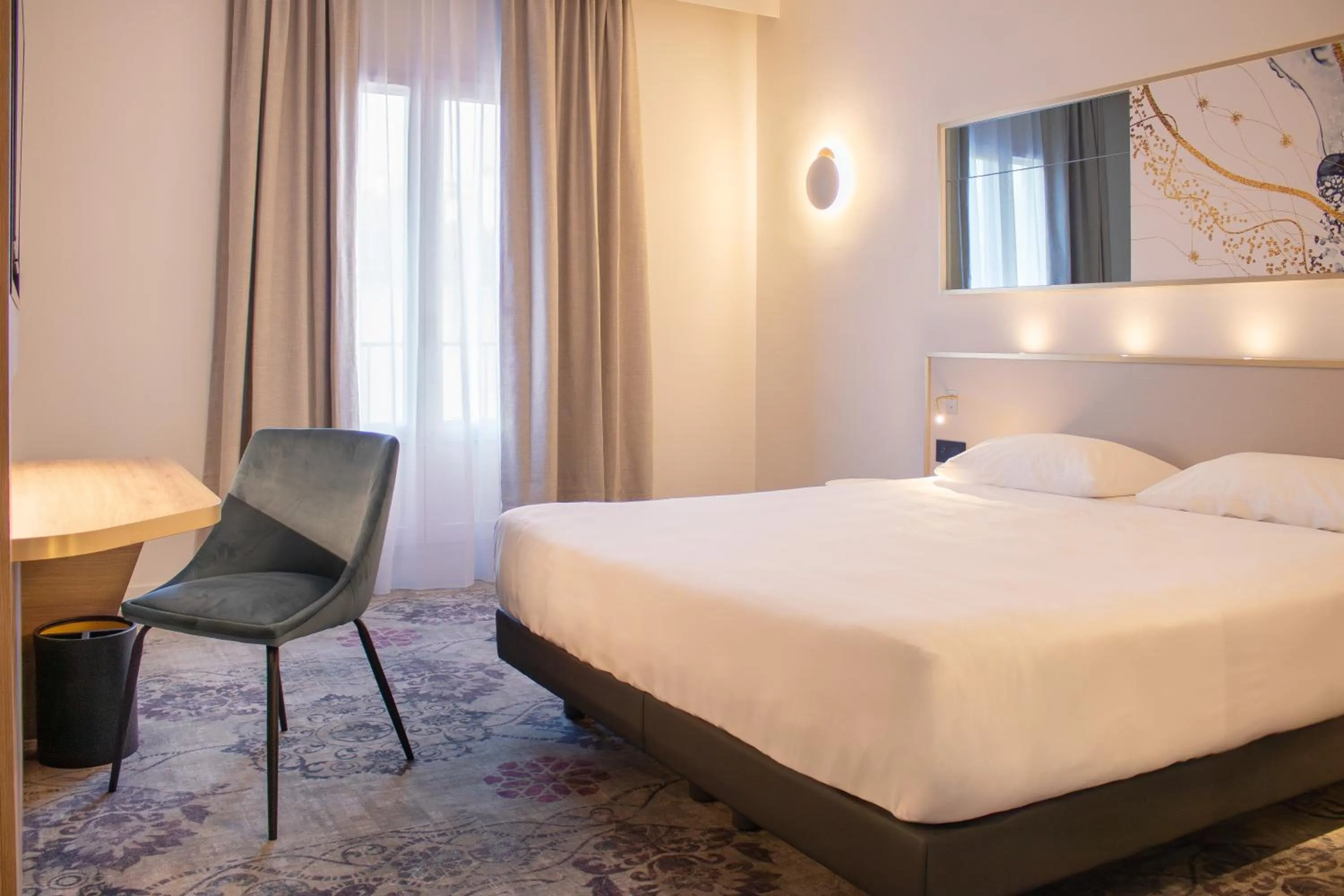 Bedroom, Bed in Brit Hotel Cahors - Le Valentré