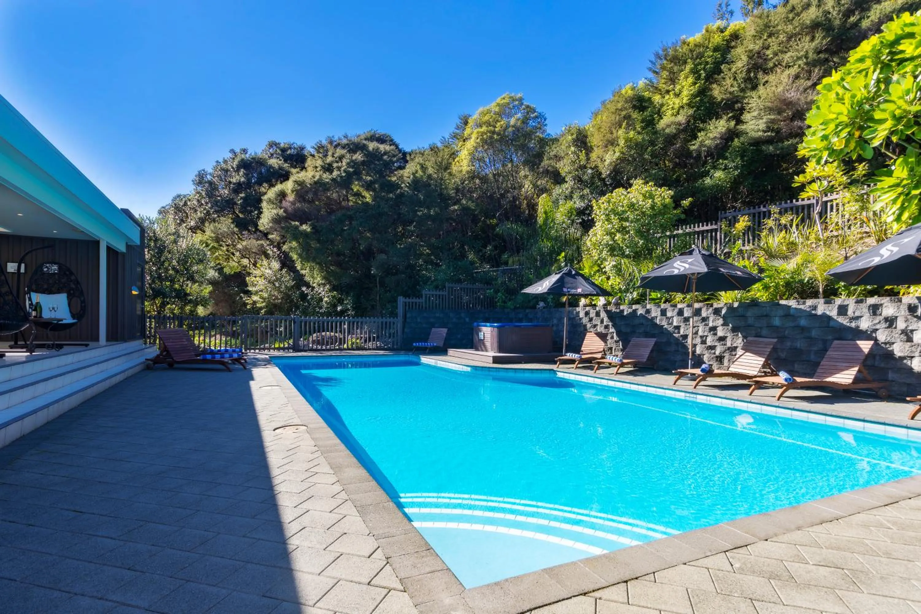 Swimming pool in Grand Mercure Puka Park Resort