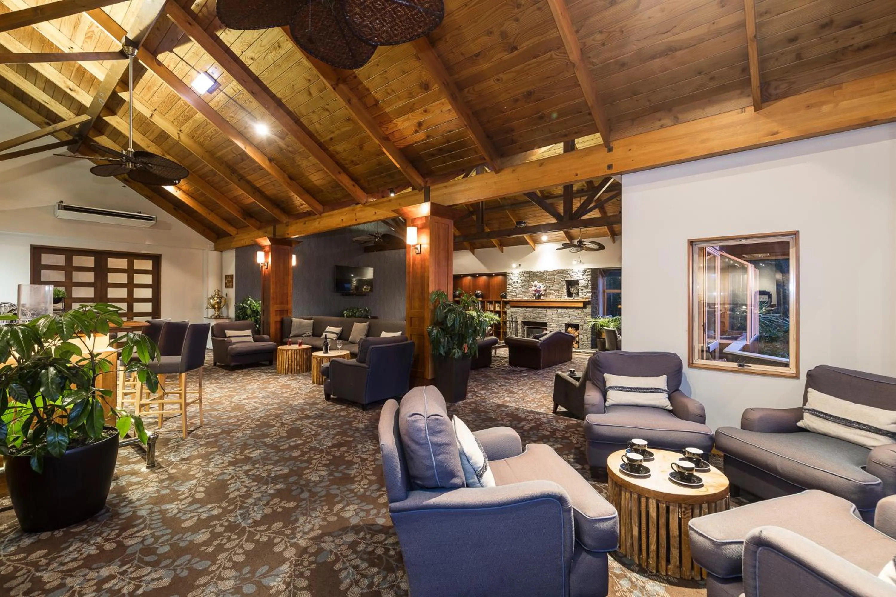 Lounge or bar in Grand Mercure Puka Park Resort