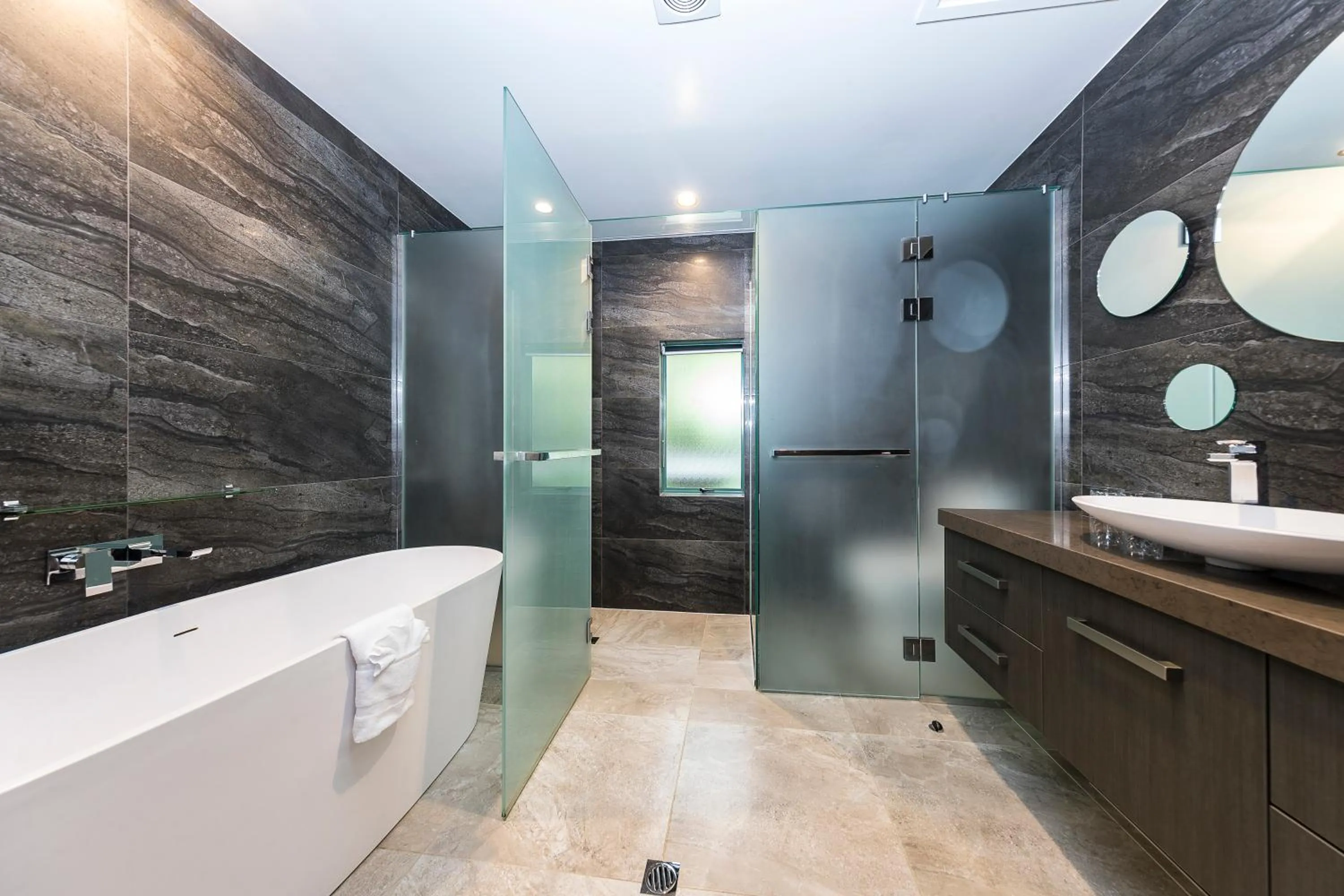 Bathroom in Grand Mercure Puka Park Resort