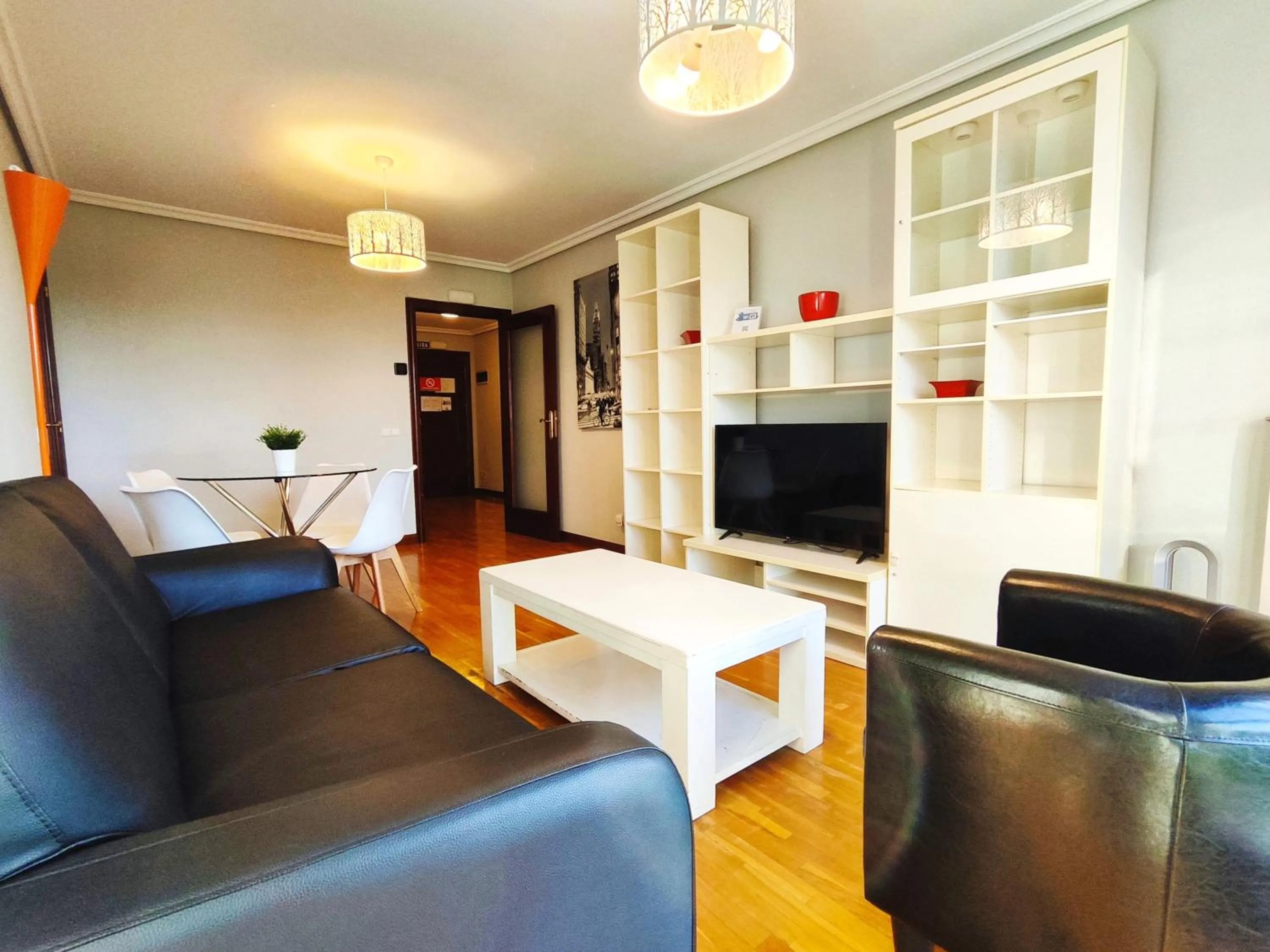 Communal lounge/ TV room in Gestión de Alojamientos Apartments