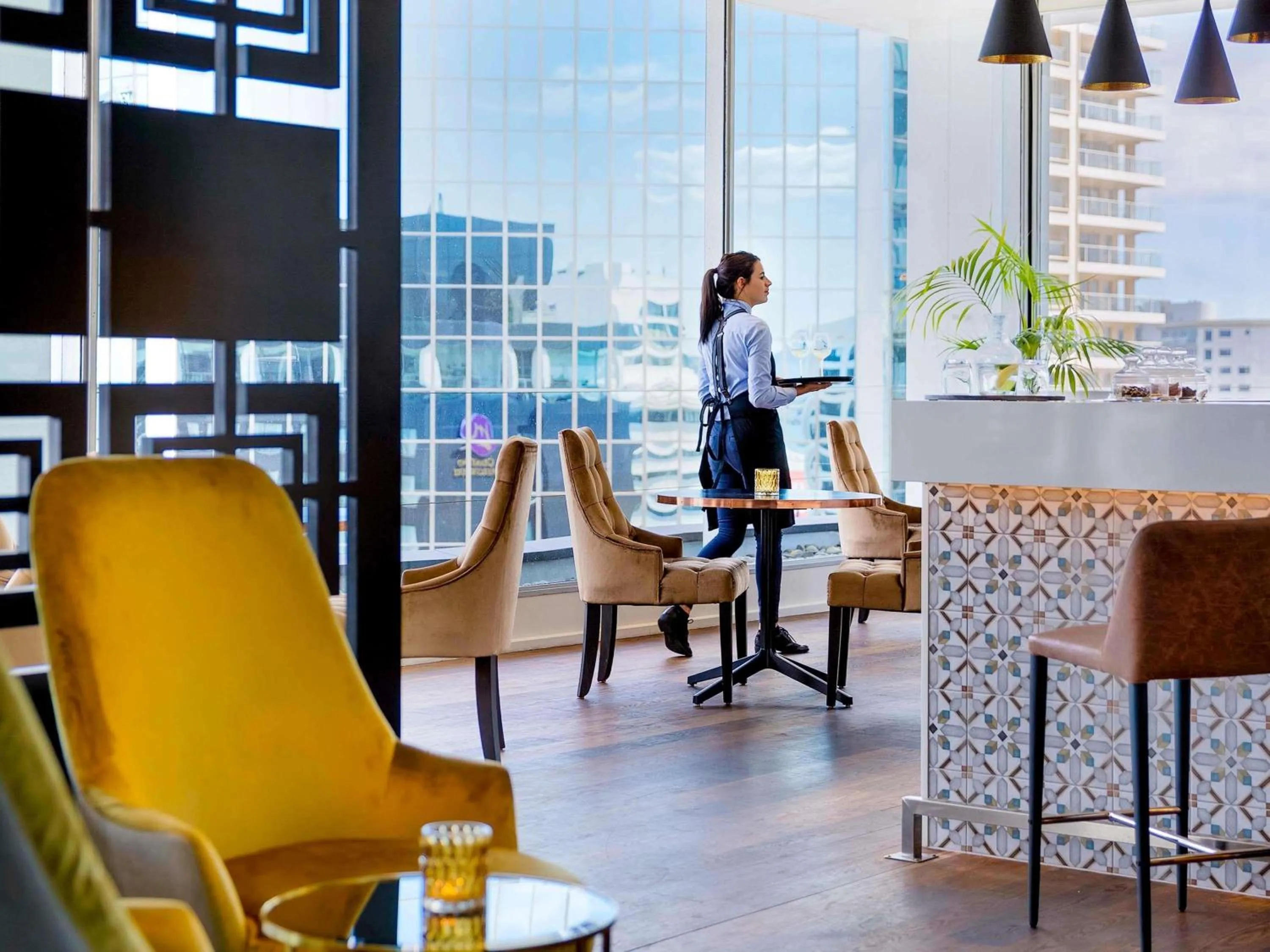 Lounge or bar in Mövenpick Hotel Auckland