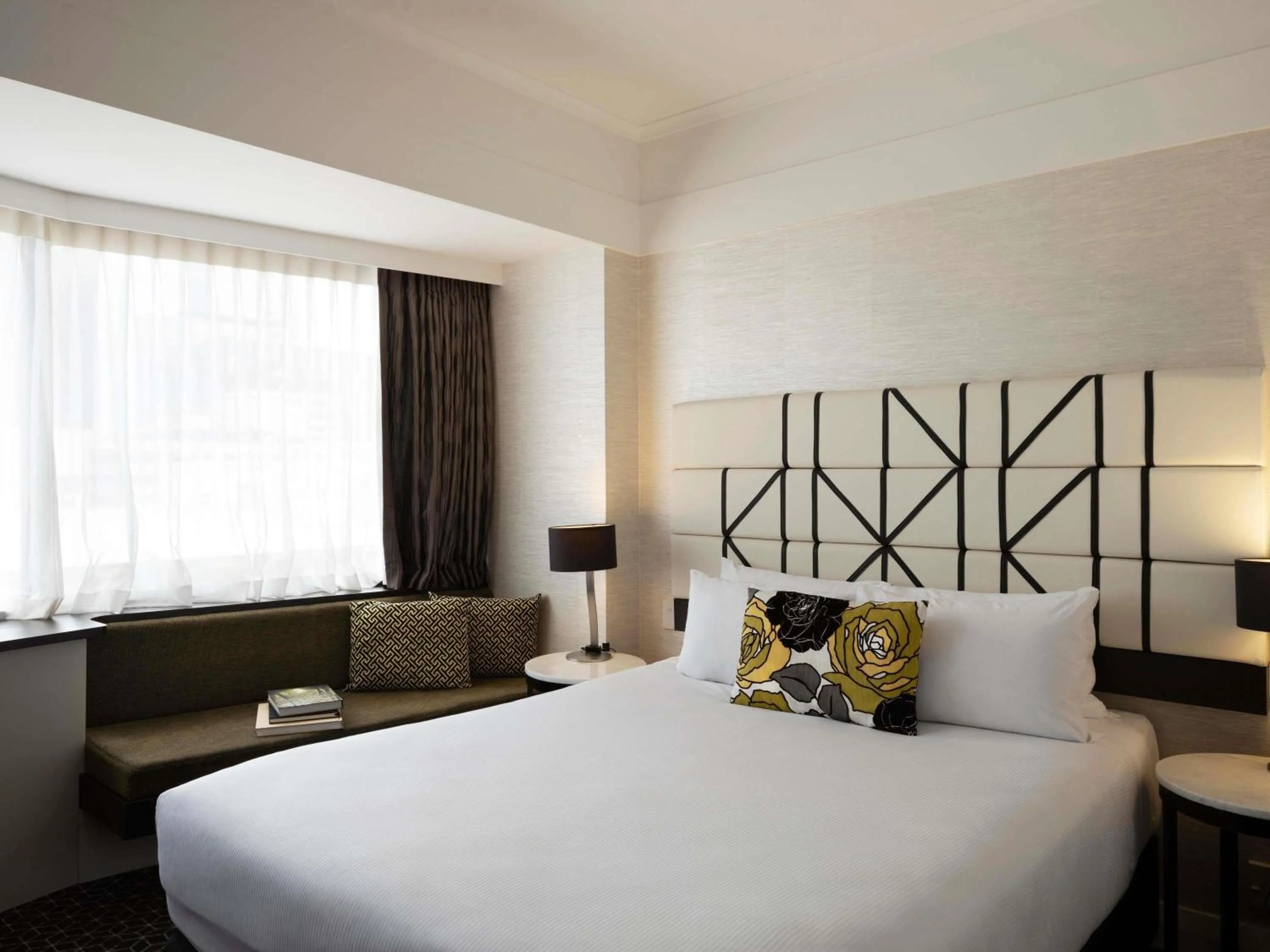 Bedroom, Bed in Mövenpick Hotel Auckland