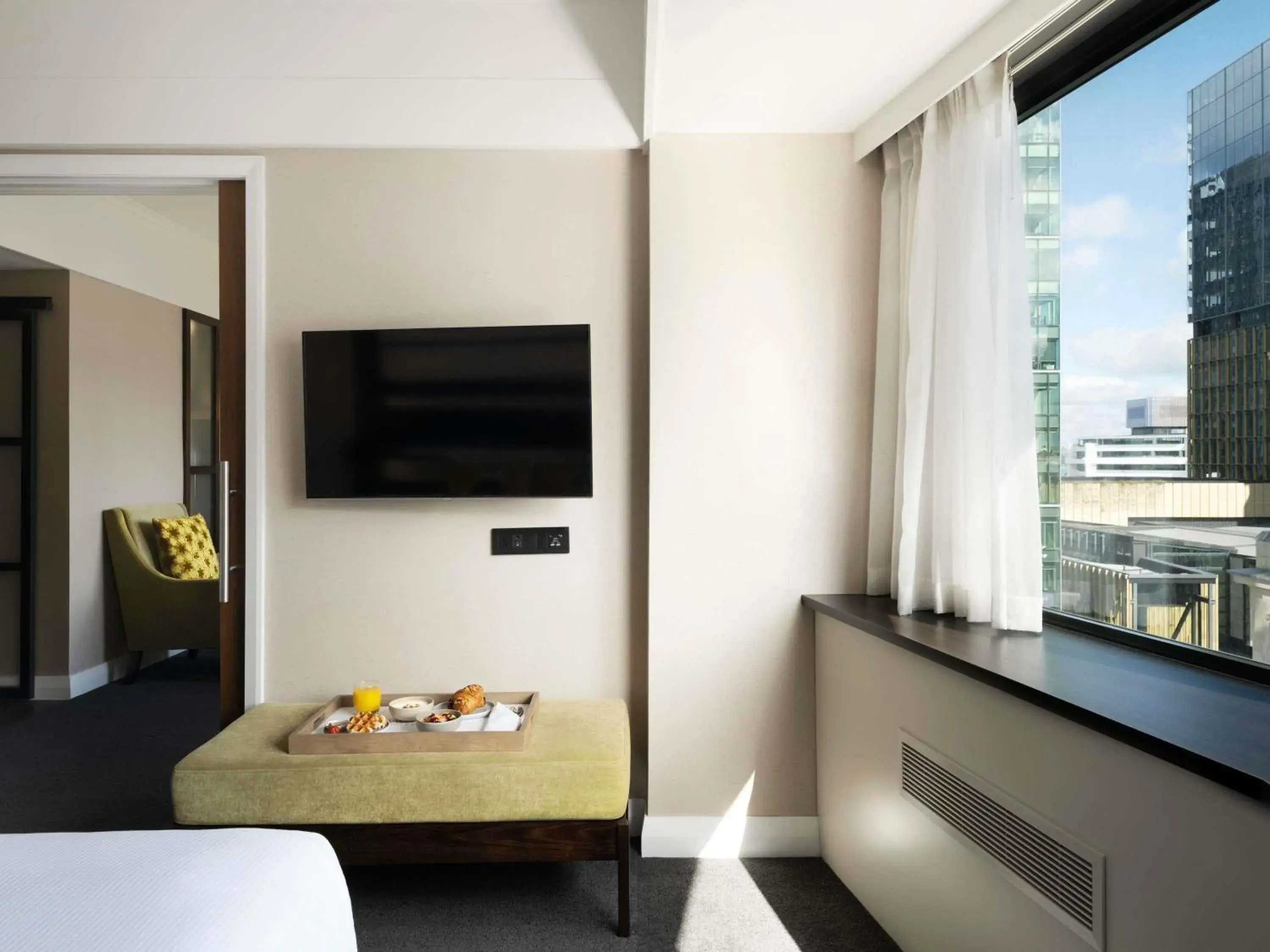 Bedroom, Bed in Mövenpick Hotel Auckland Bedroom, Bed in Mövenpick Hotel Auckland