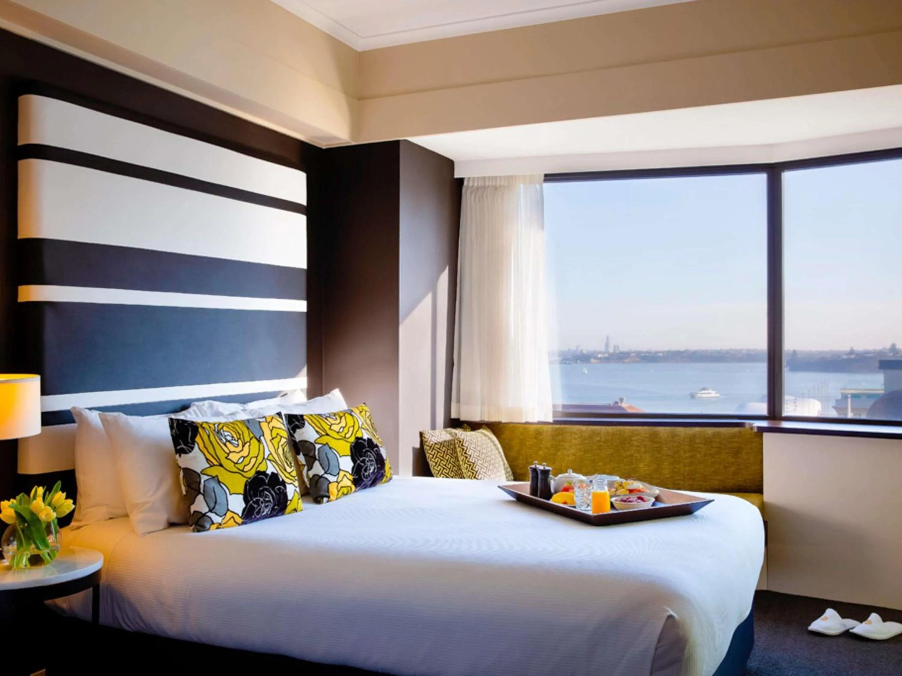 Property building, Bed in Mövenpick Hotel Auckland